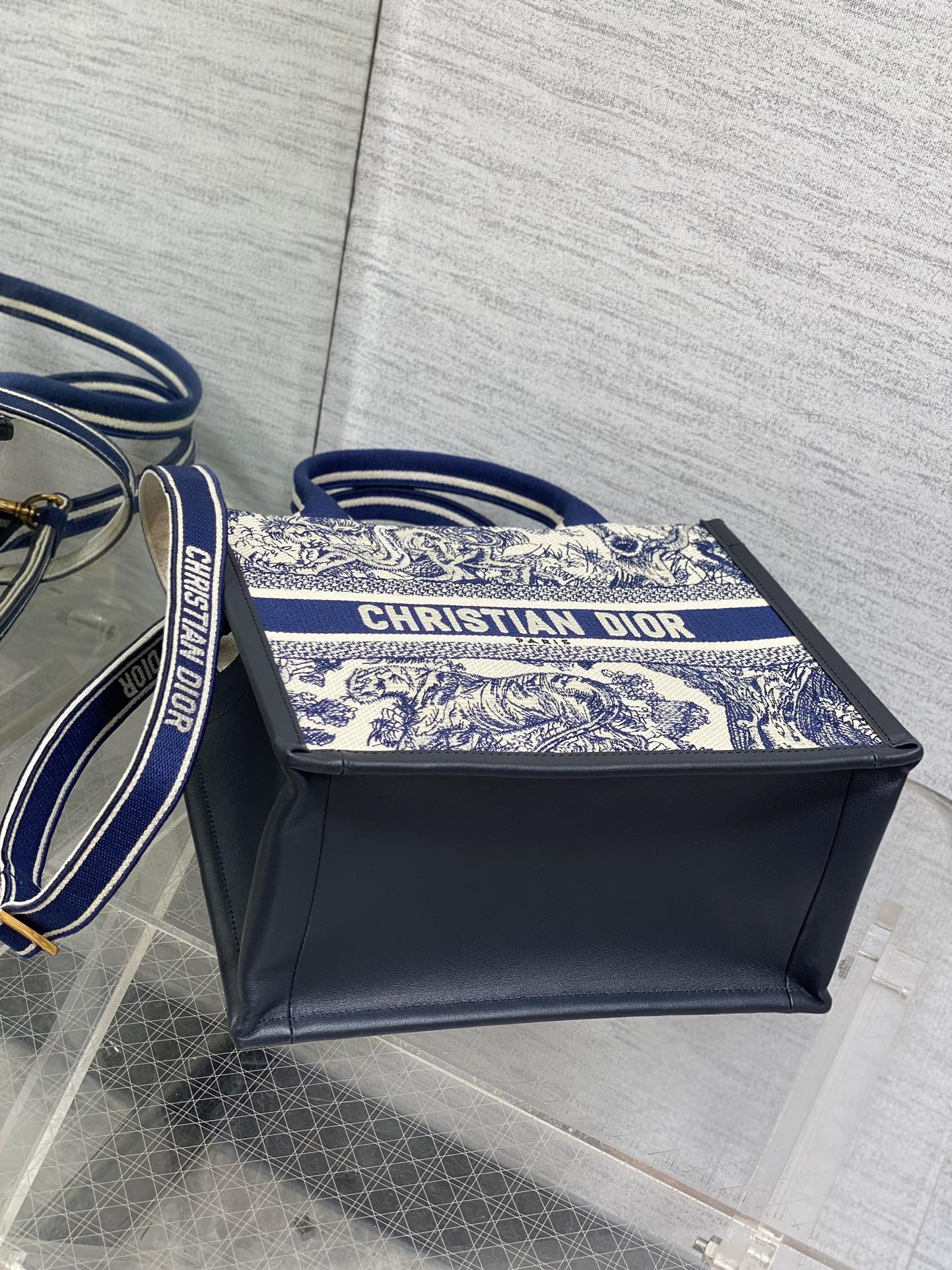 Dio* Small Book Tote(26*8*22CM)