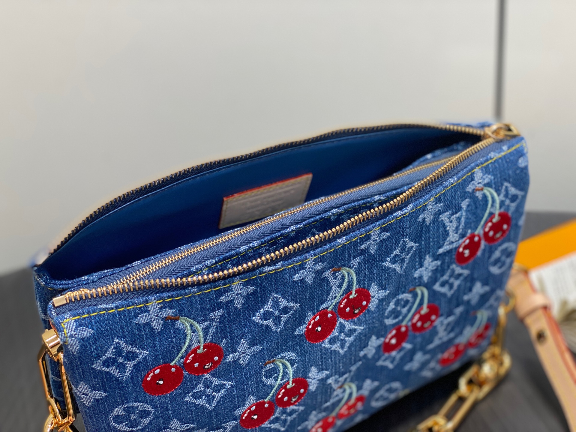 Louis Vuitton Coussin Bag (20 x 12 x 26CM)