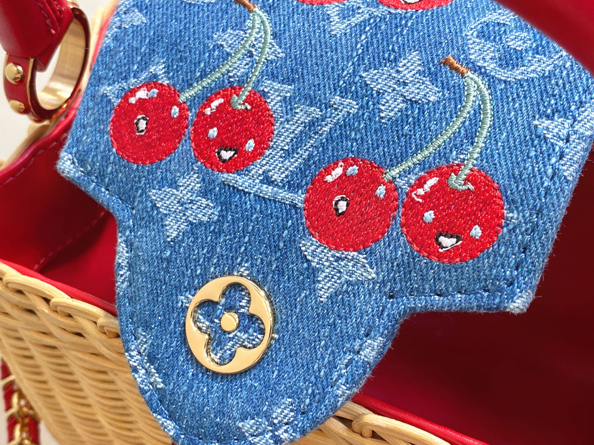 Lo*uis Vuitton Capucines BB Hl Bag(21 x 8 x 14CM)