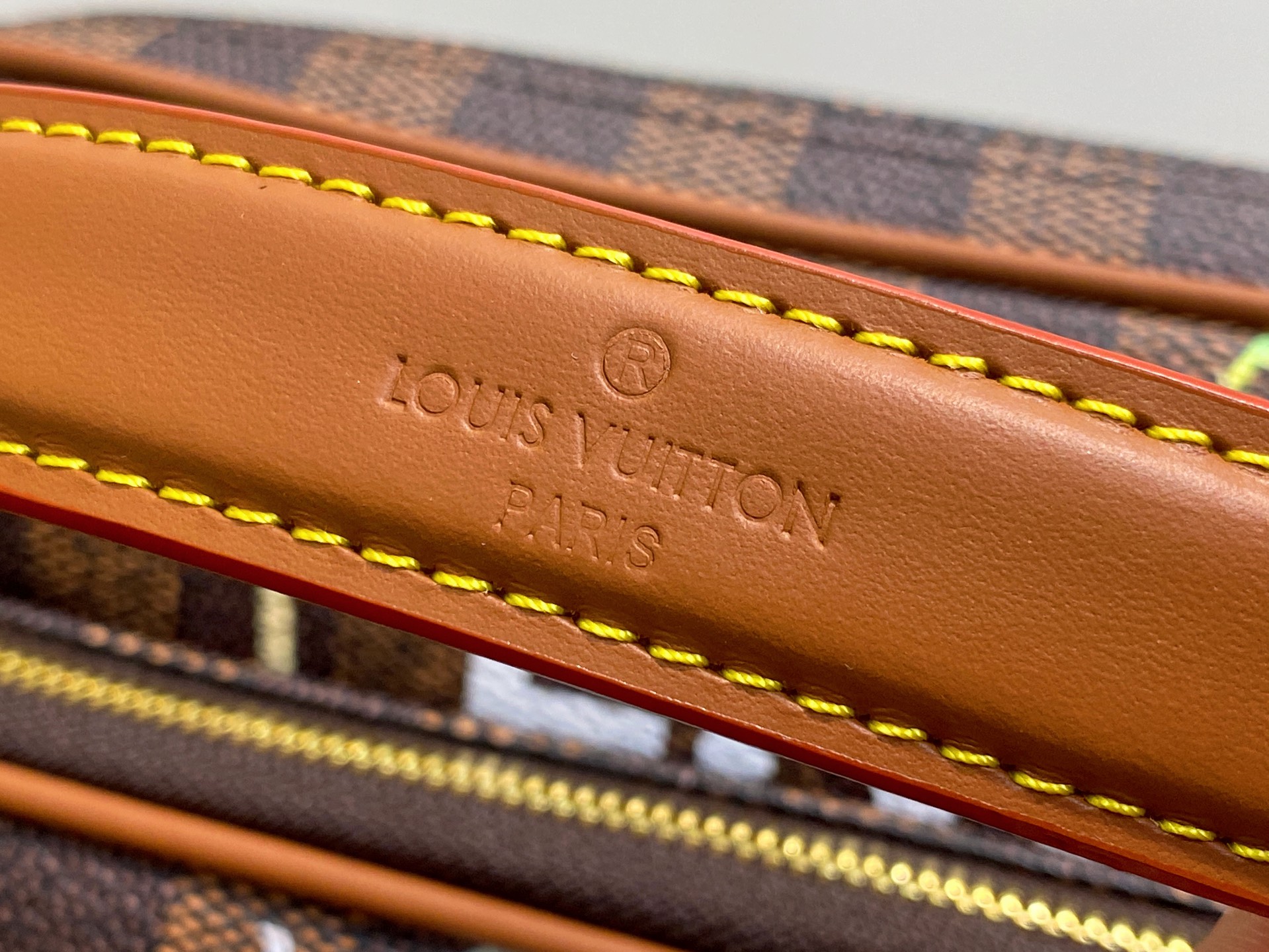 Lo*uis Vuitton Nil Bd Bag (17.5 x 11 x 25CM)