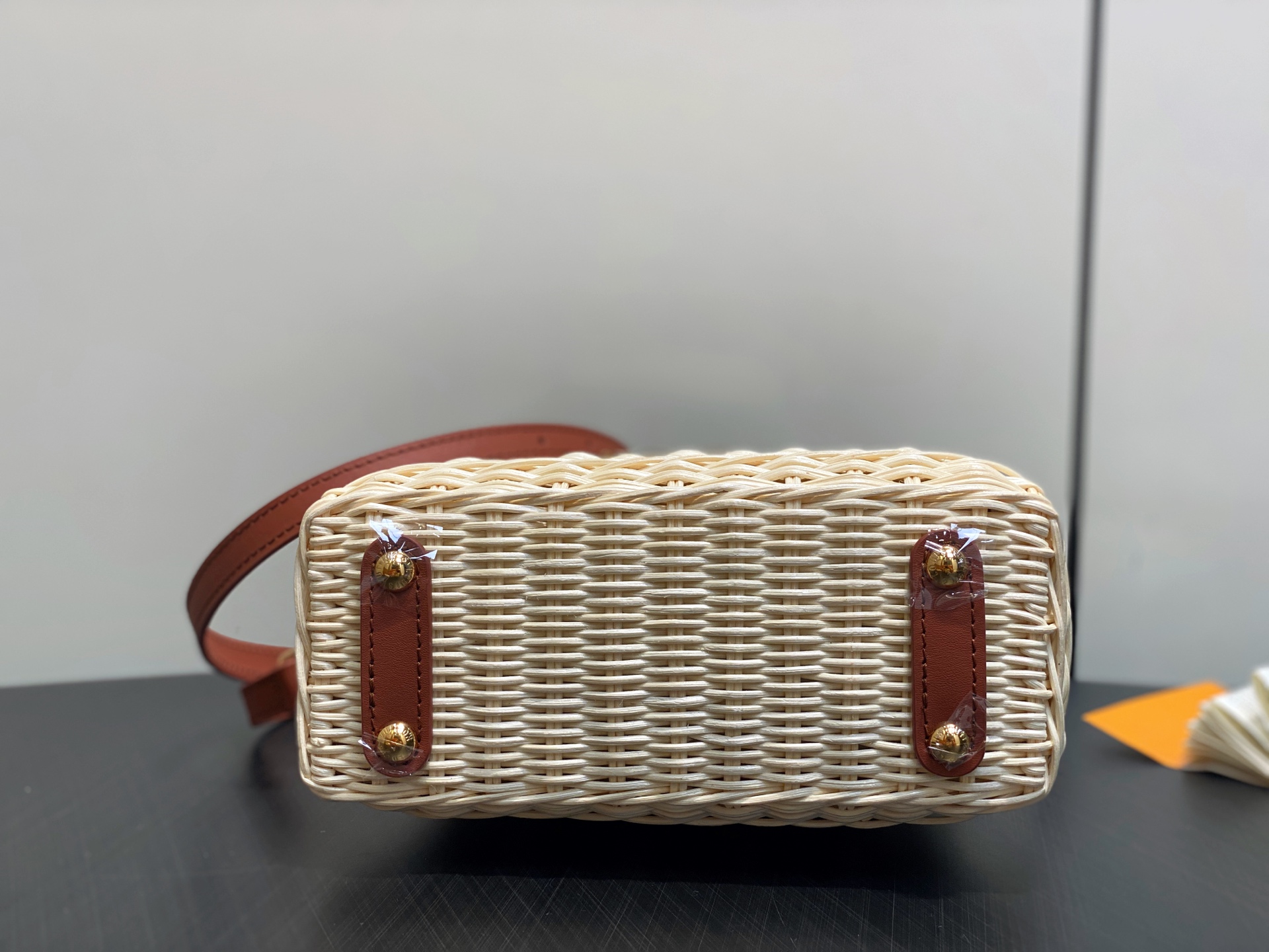 Lo*uis Vuitton Capucines BB Hl Bag(21 x 8 x 14CM)