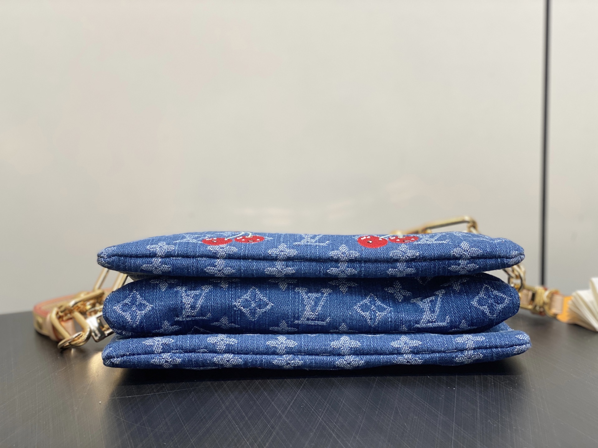 Louis Vuitton Coussin Bag (20 x 12 x 26CM)