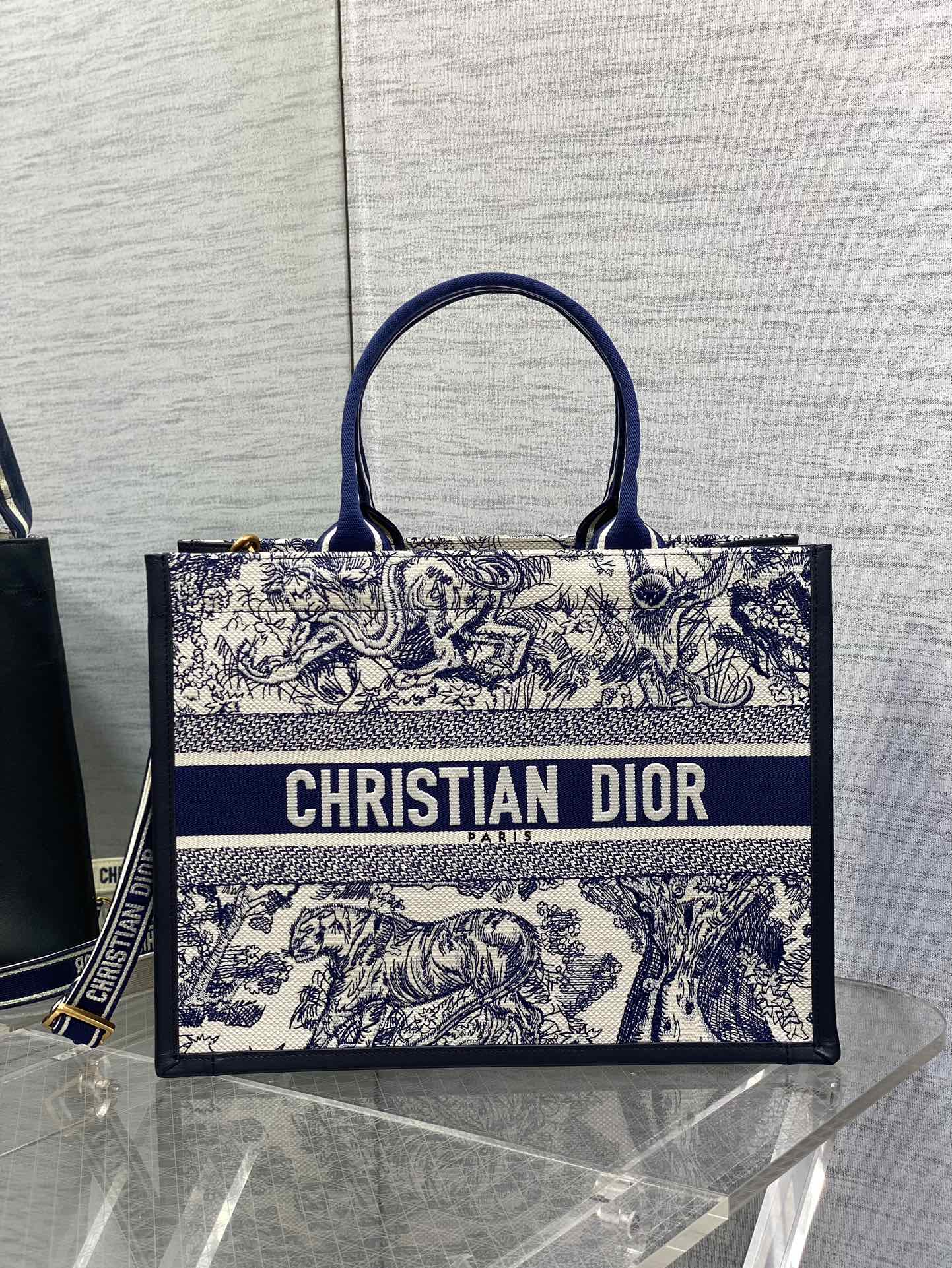 Dio* Medium Book Tote(36*18*28CM)