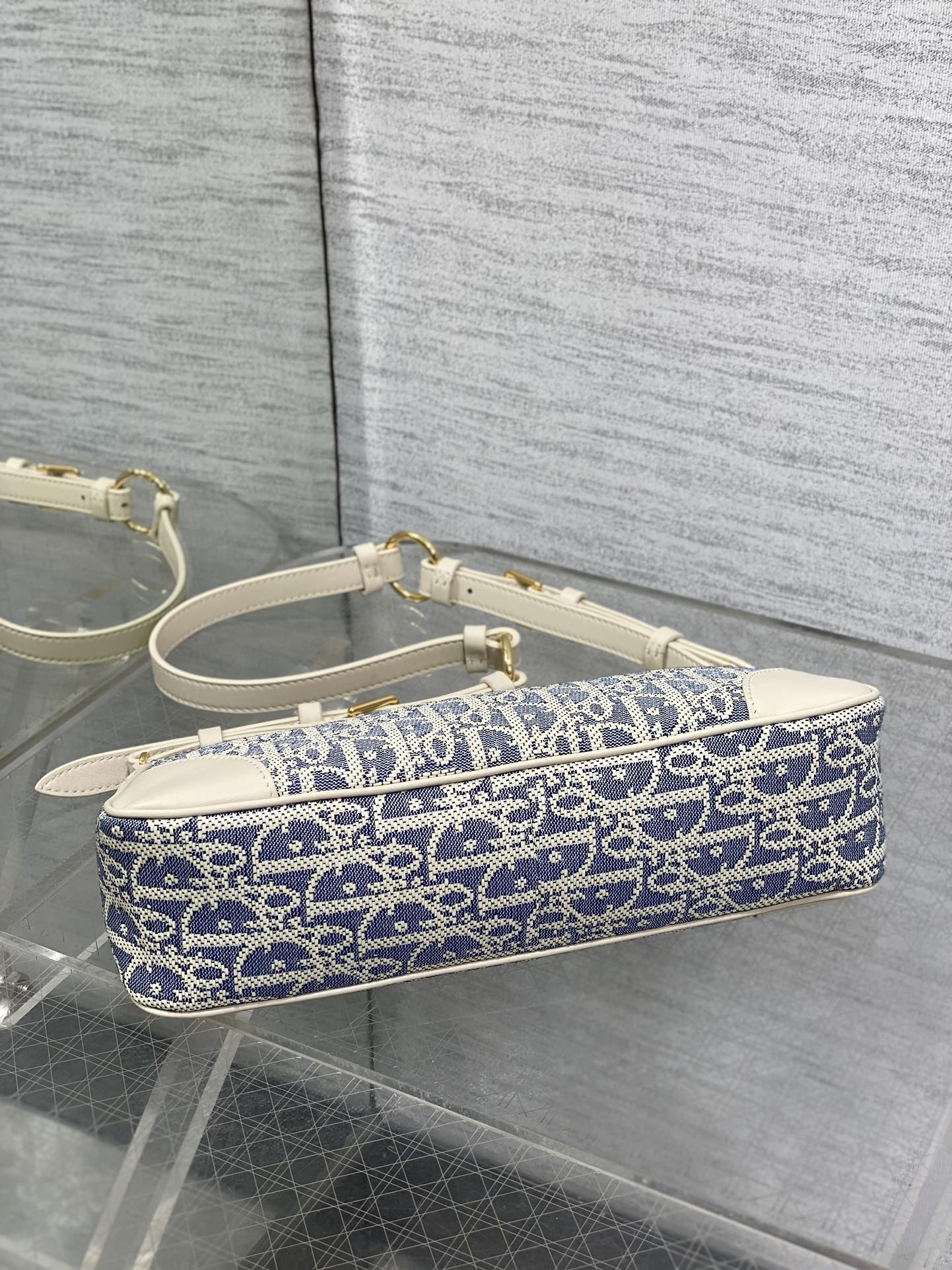 Dio* 30 Montaigne Cigale Bag(26*12*7CM)