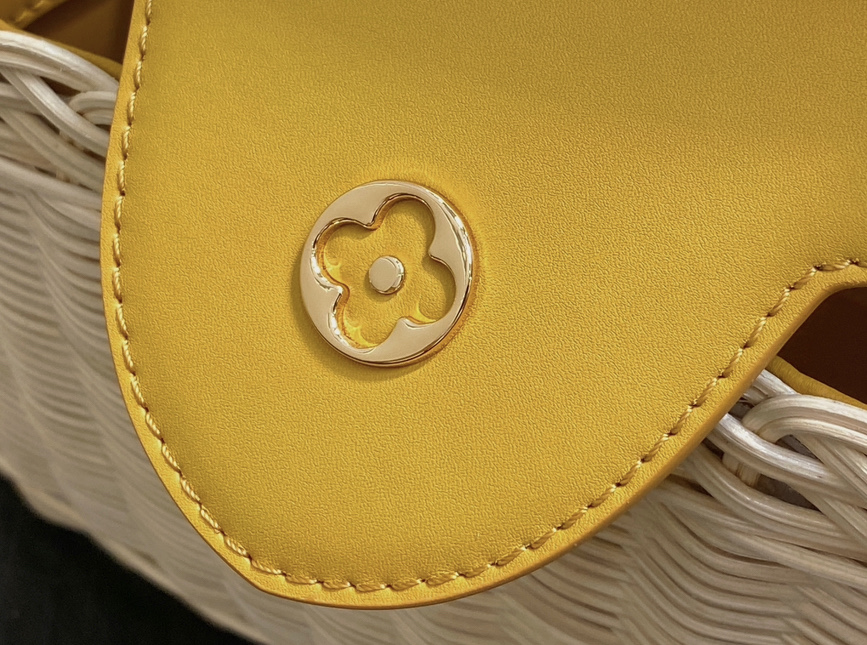 Lo*uis Vuitton Capucines BB Hl Bag(21 x 8 x 14CM)