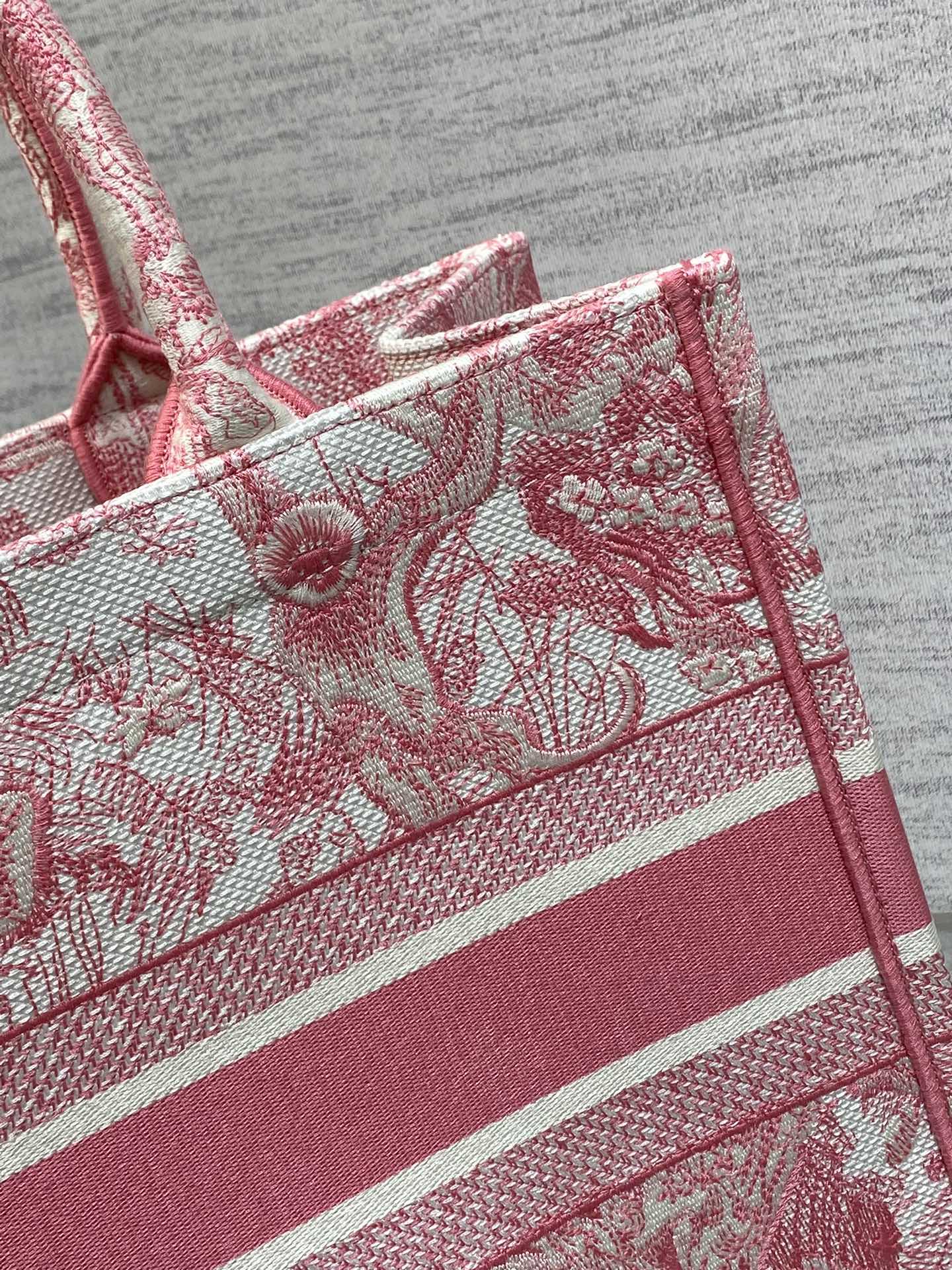 Dio* Medium Book Tote(36*18*28CM)