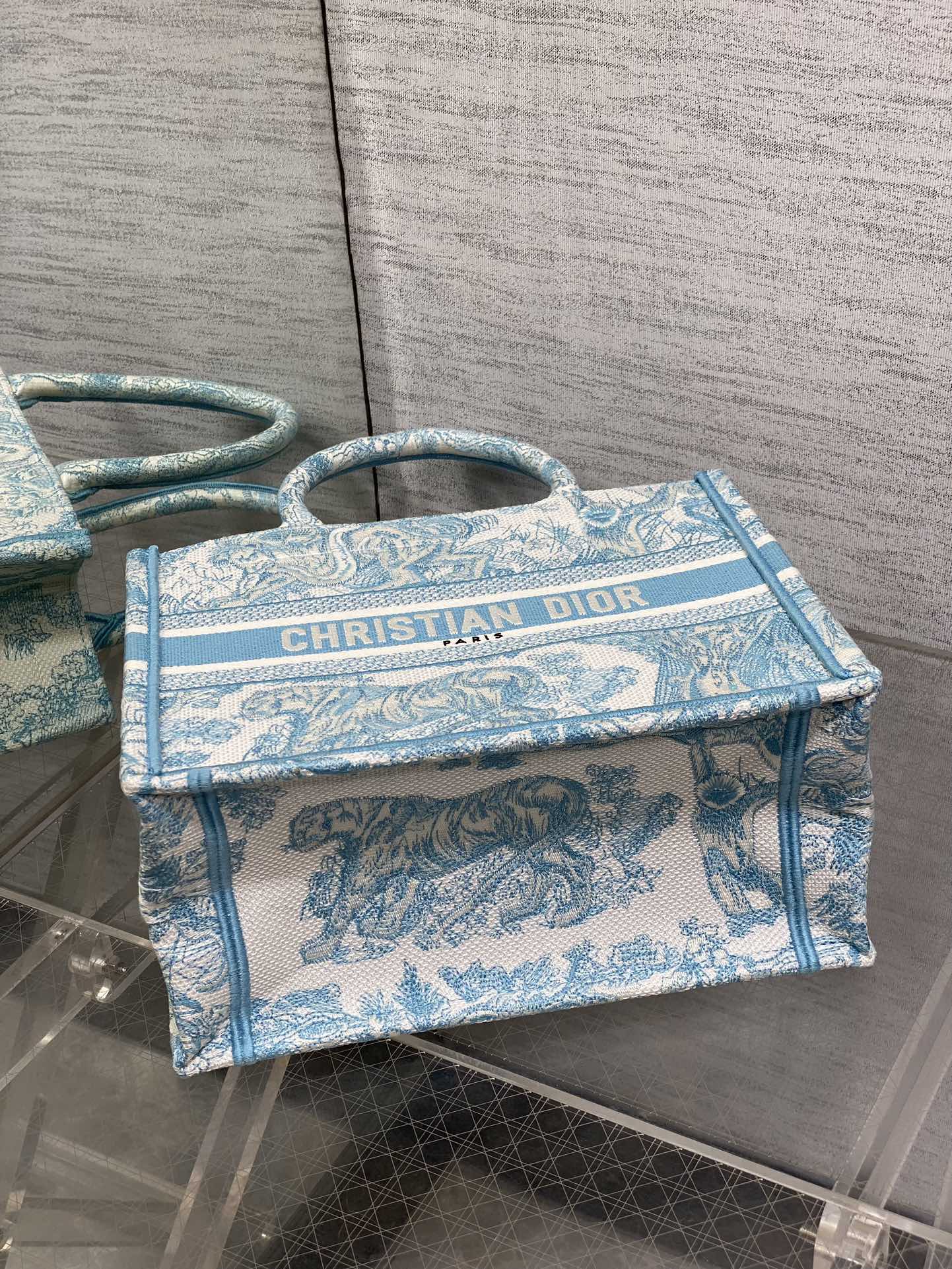 Dio* Small Book Tote(26*8*22CM)