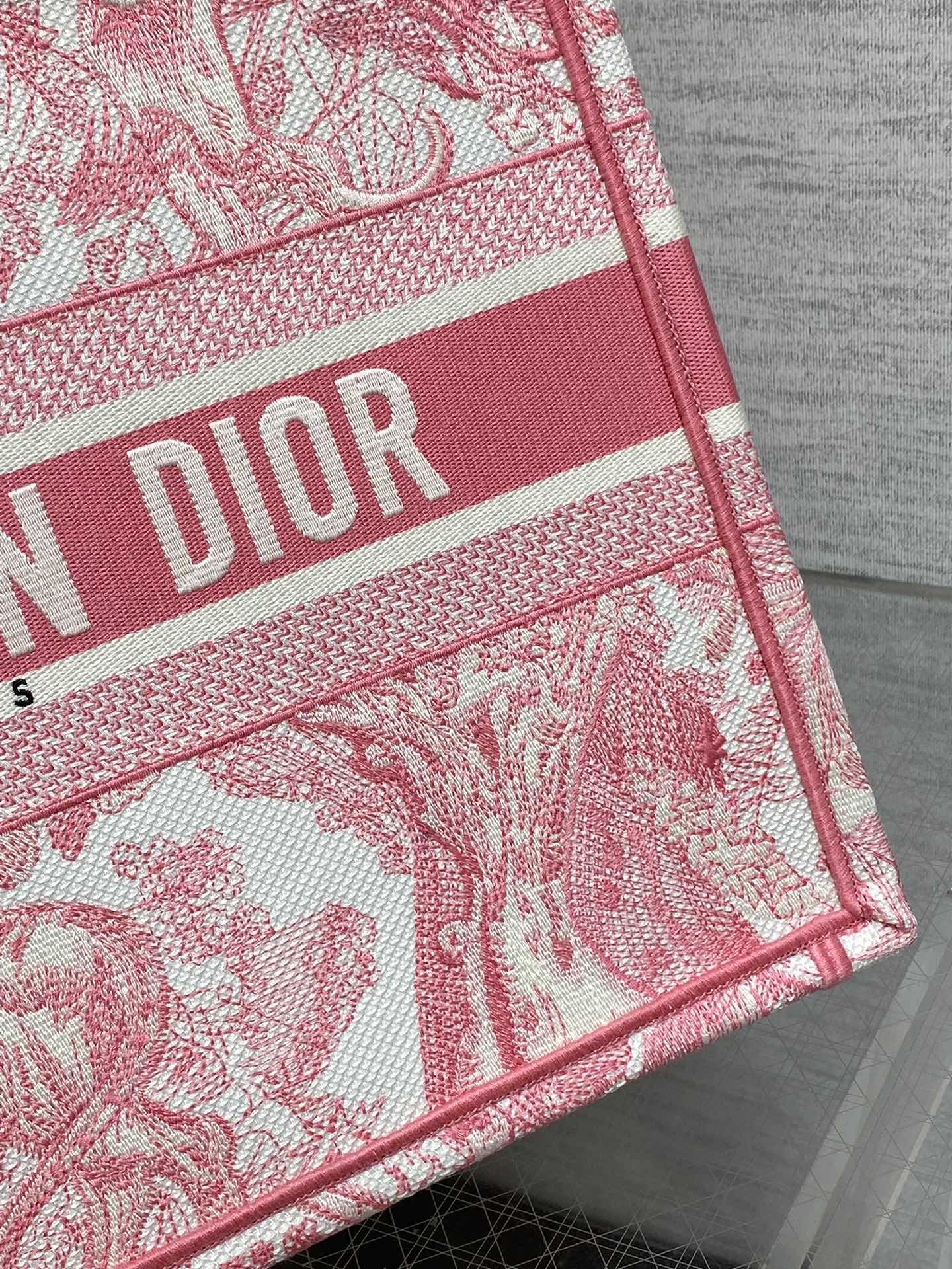 Dio* Medium Book Tote(36*18*28CM)