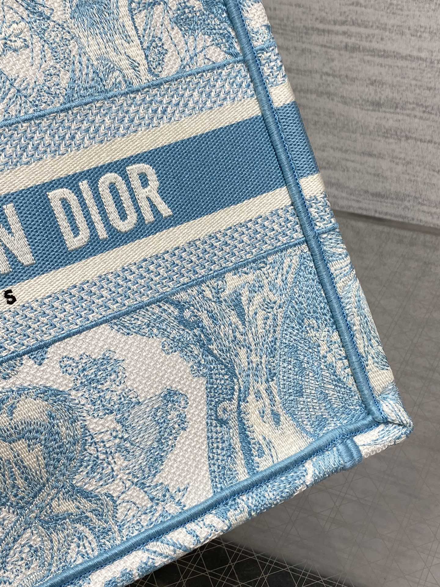 Dio* Small Book Tote(26*8*22CM)