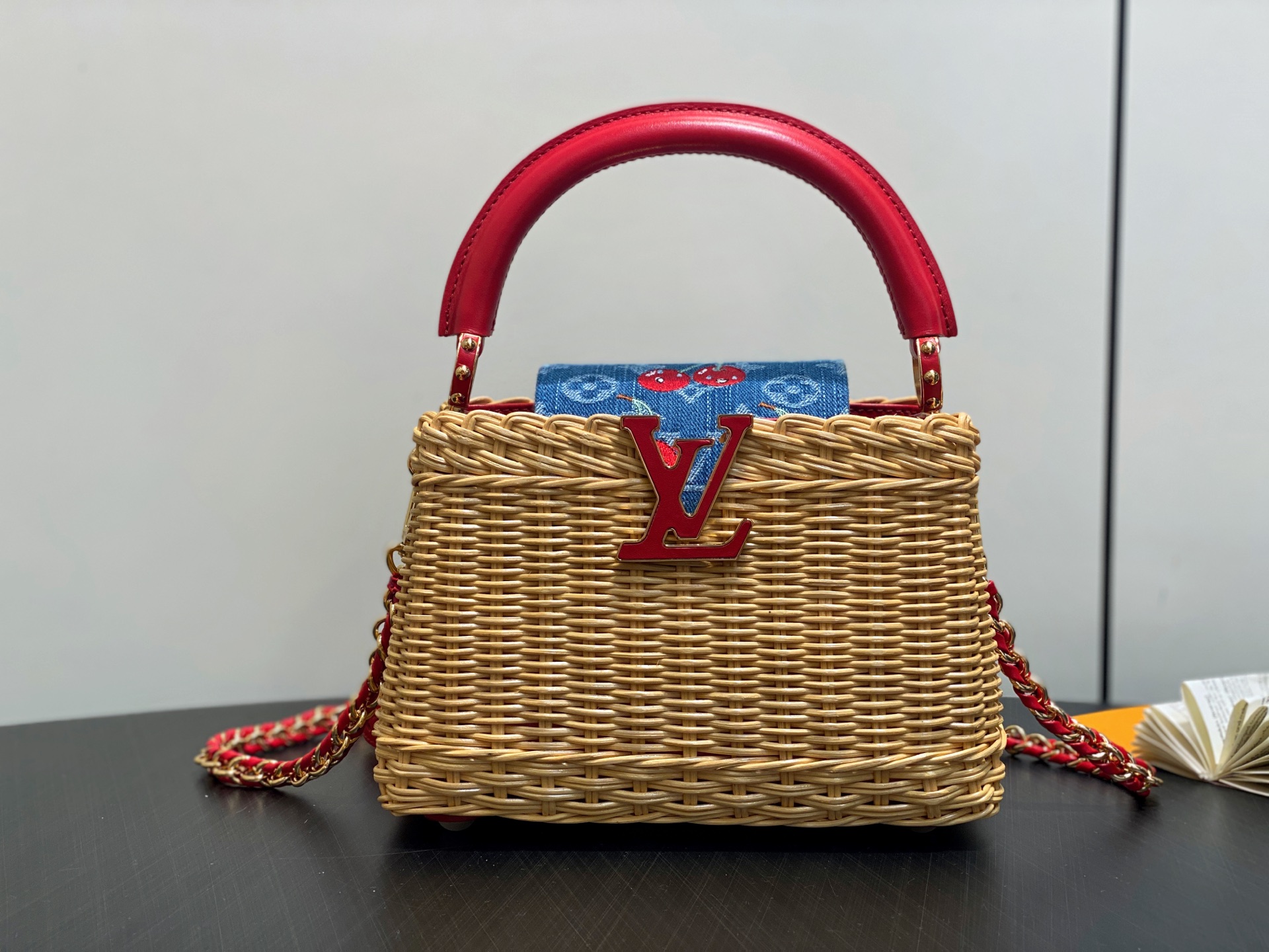 Lo*uis Vuitton Capucines BB Hl Bag(21 x 8 x 14CM)