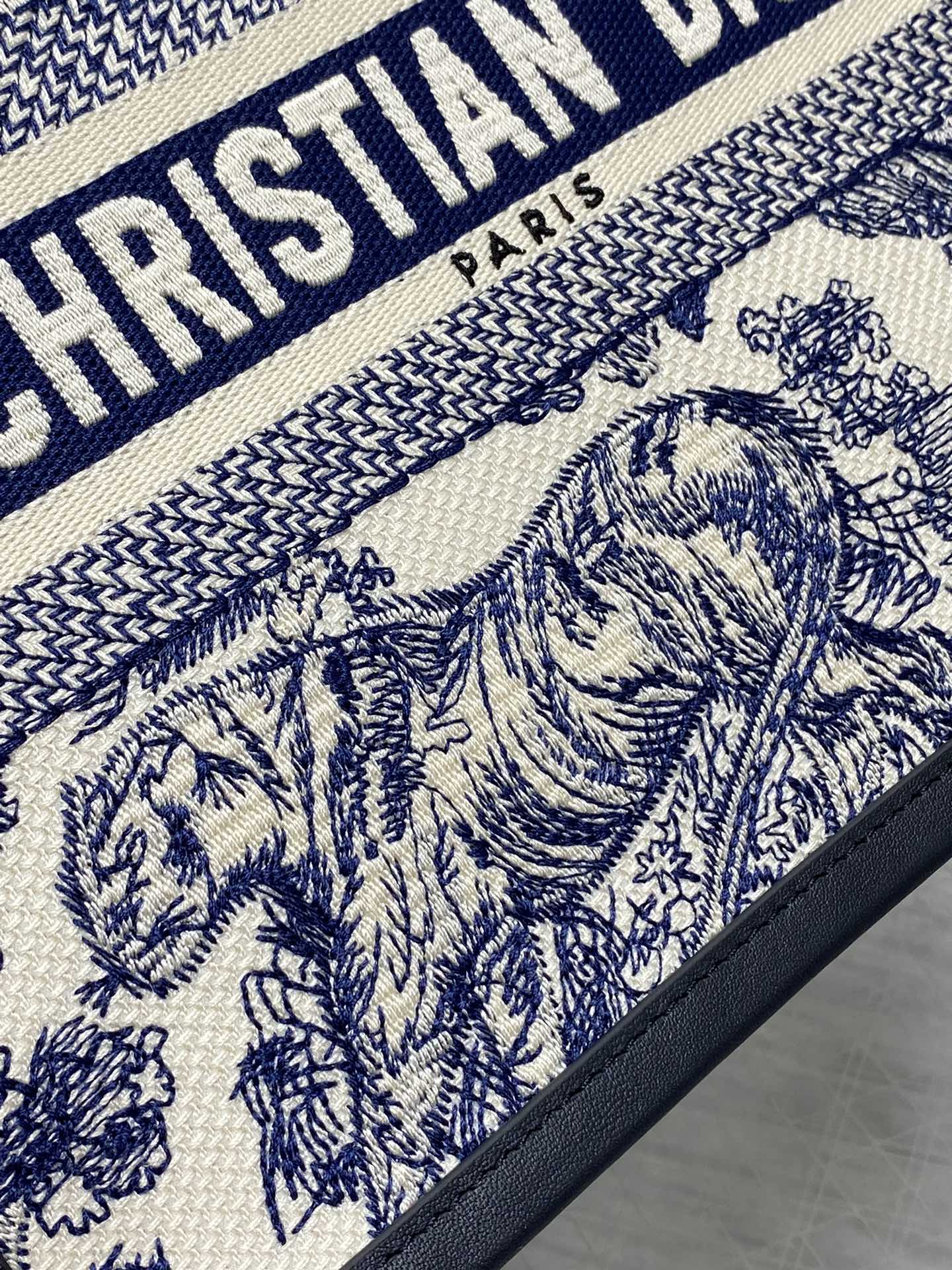 Dio* Small Book Tote(26*8*22CM)