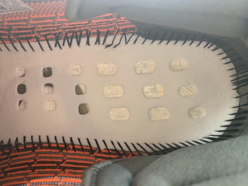 Yeezy Boost 350 V2 Carbon Beluga HQ7045