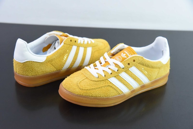 Adidas Gazelle HQ8716 Shoes
