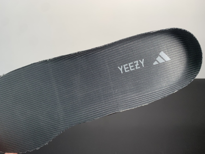 Yeezy Boost 350 V2 Carbon Beluga HQ7045