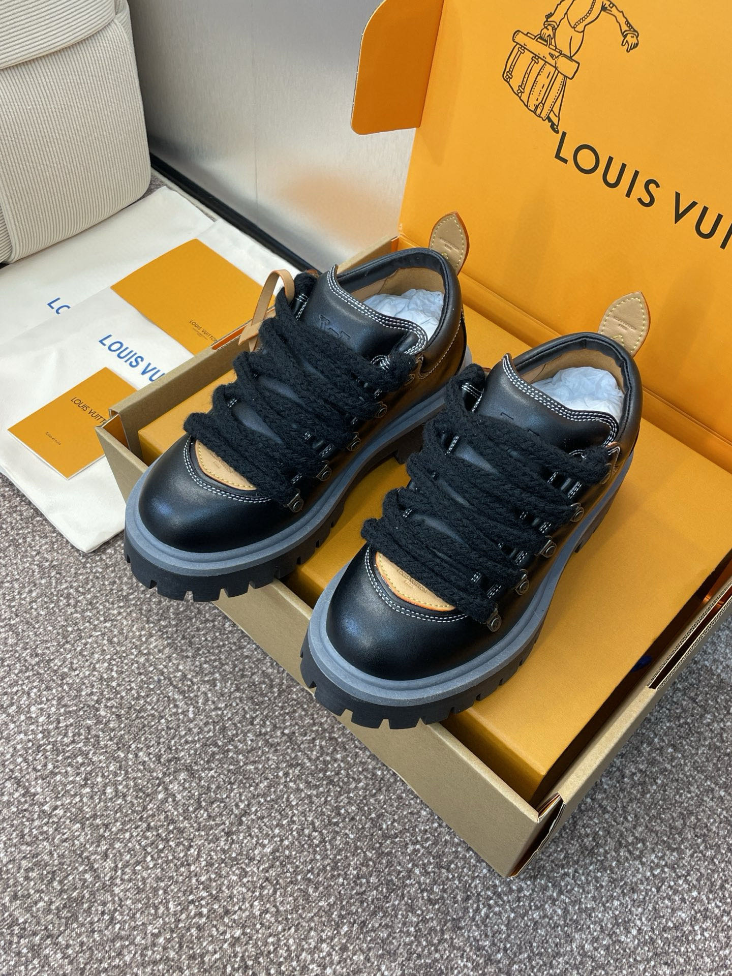 Lo*uis Vu*itton Sneakers(EU35-45)