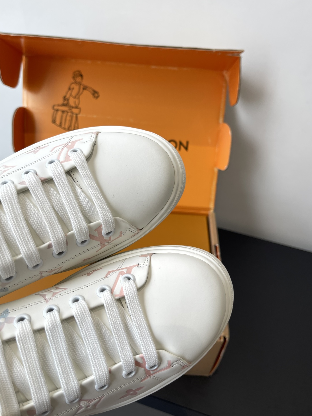 Lo*uis Vu*itton Sneakers(EU35-41)