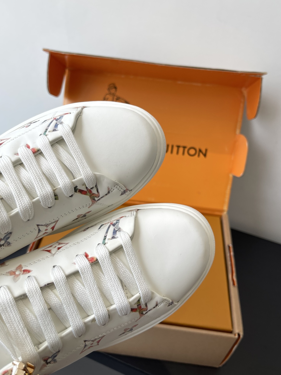 Lo*uis Vu*itton Sneakers(EU35-41)