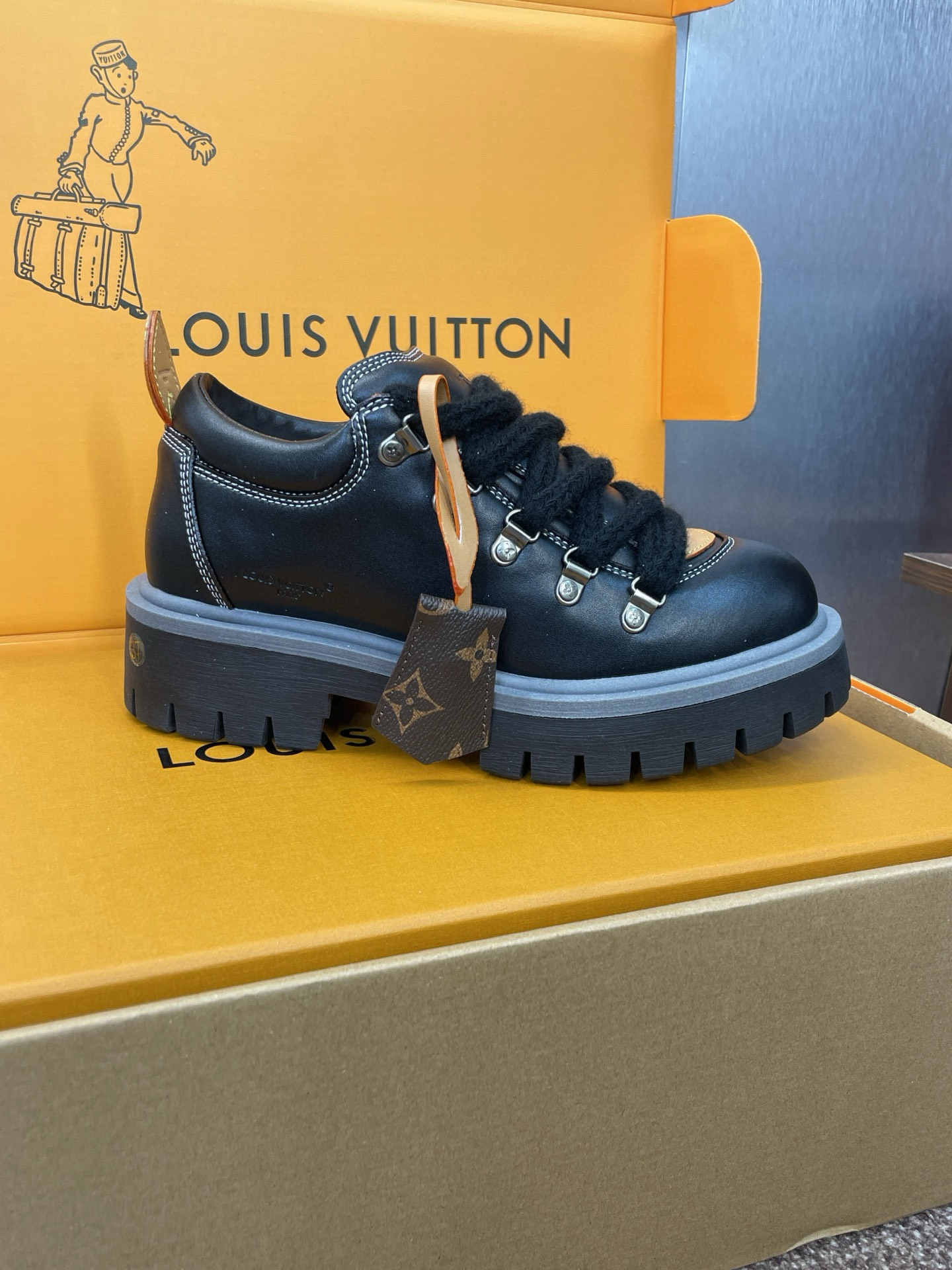 Lo*uis Vu*itton Sneakers(EU35-45)