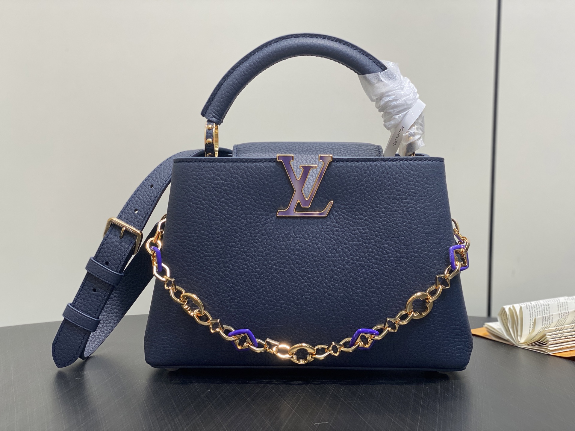 Lou*s Vuitton Capucines(27×18×9 CM)