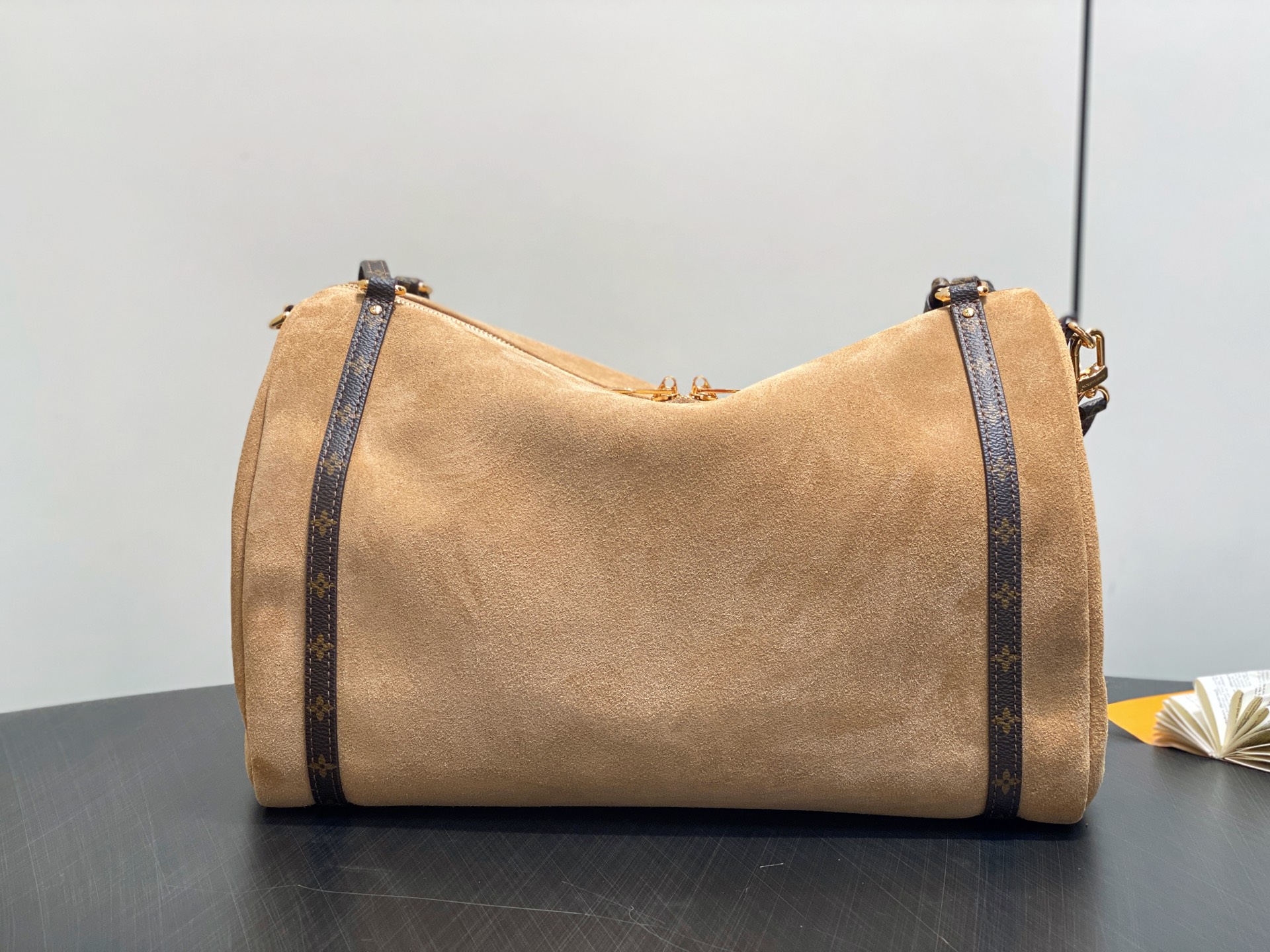 Lou*s Vuitton Express Lt Bag (24 x 18.5 x 36CM)