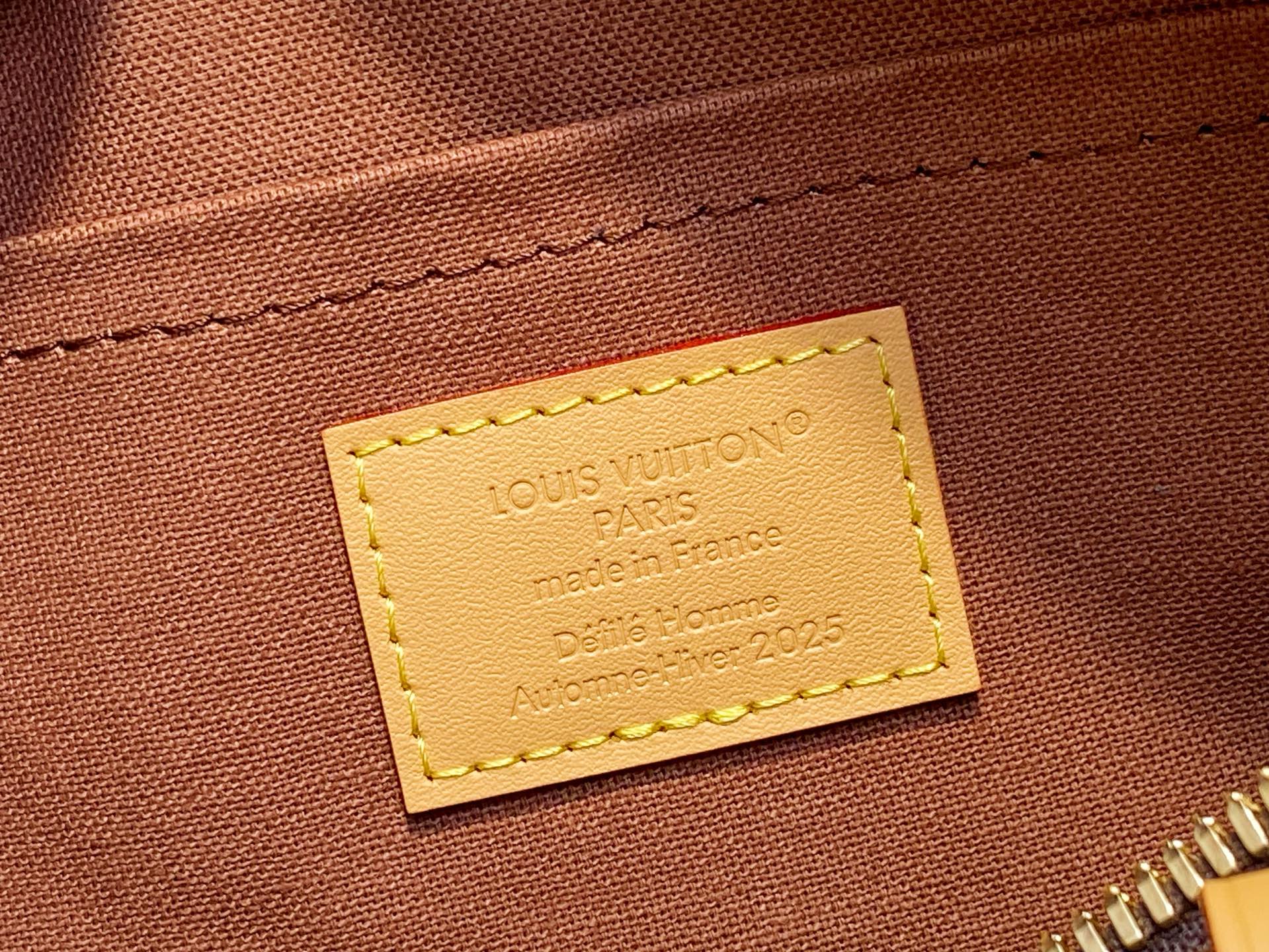 Louis Vuitto*n Keepall Bandoulière 25 (15 x 11 x 25CM)