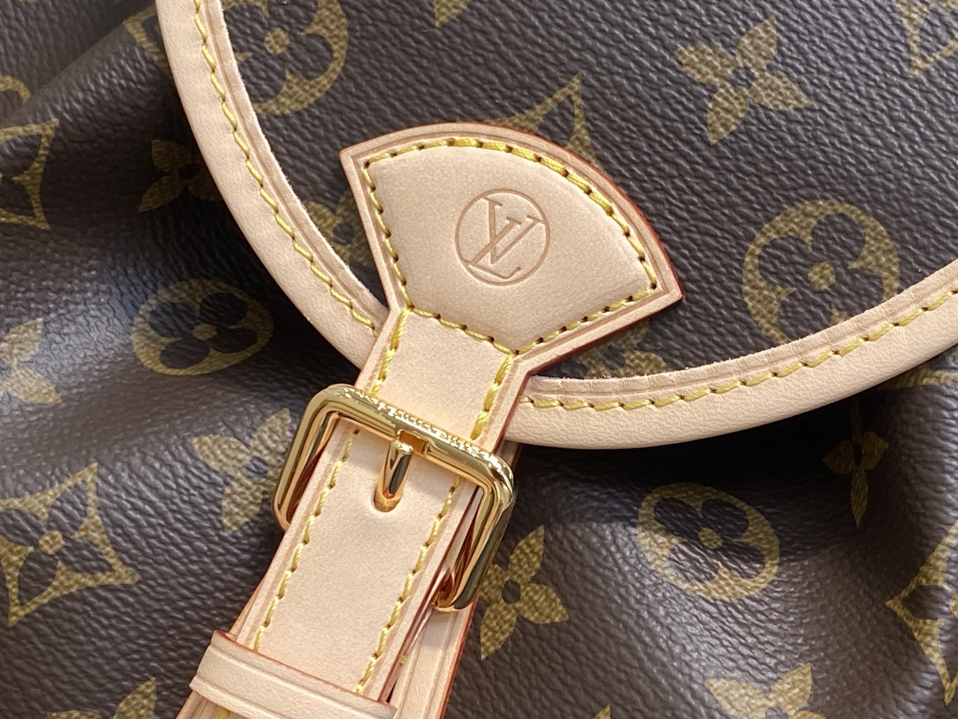 Lou*s Vuitton Odyssee Bag(24 x 18 x 36CM)