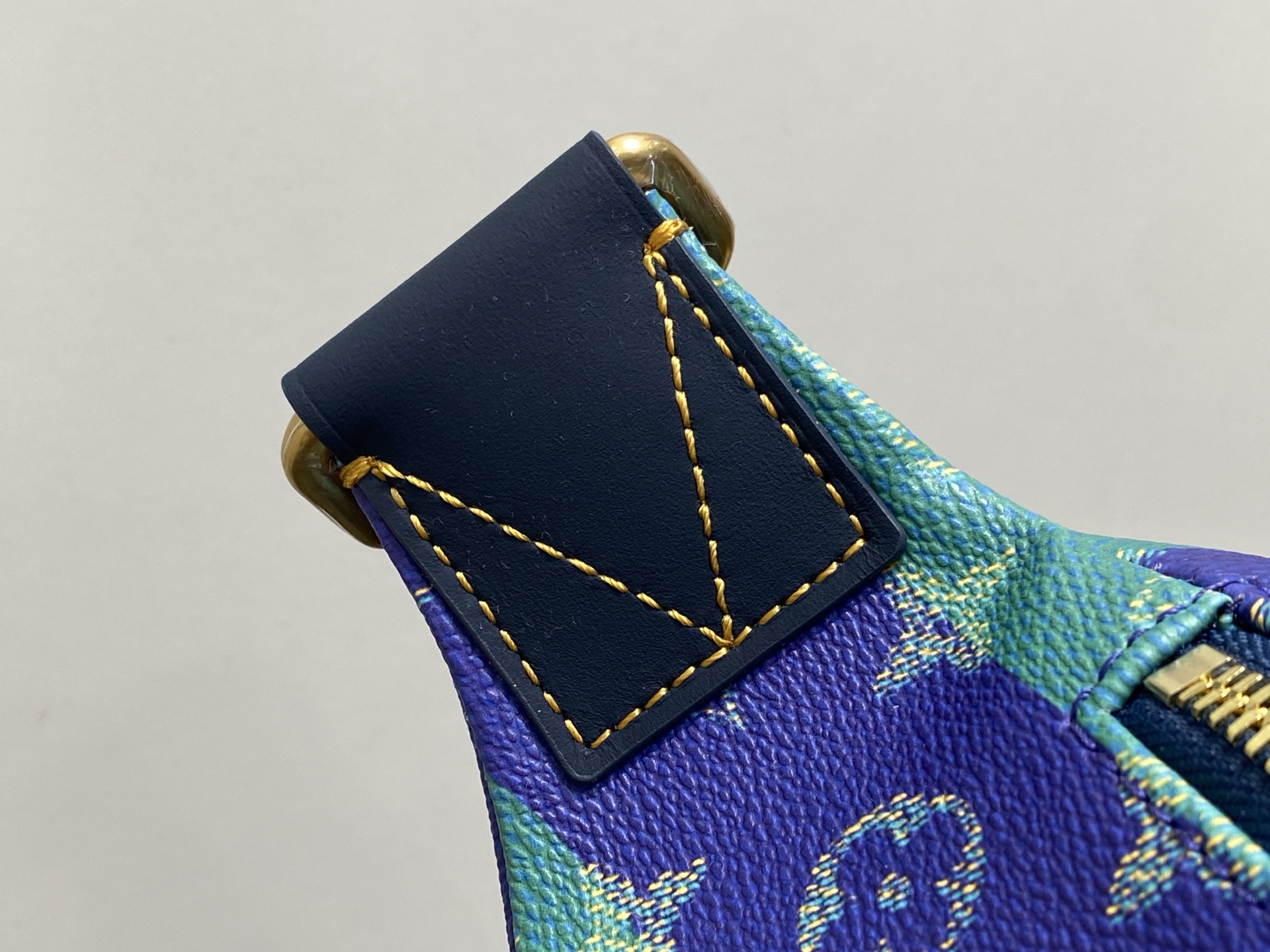 Louis Vuitton Rush Bumbag Bag ( 30 x 15 x 8CM)