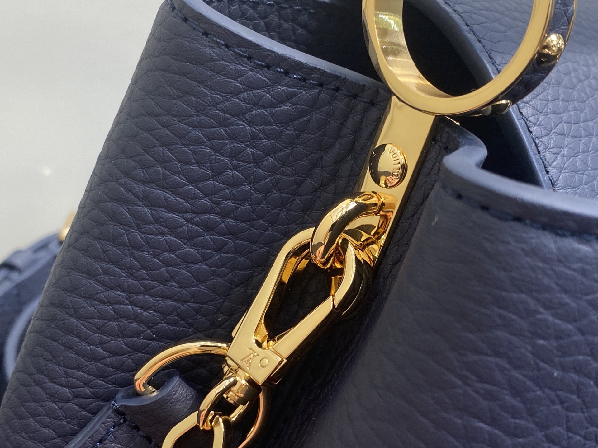 Lou*s Vuitton Capucines(27×18×9 CM)