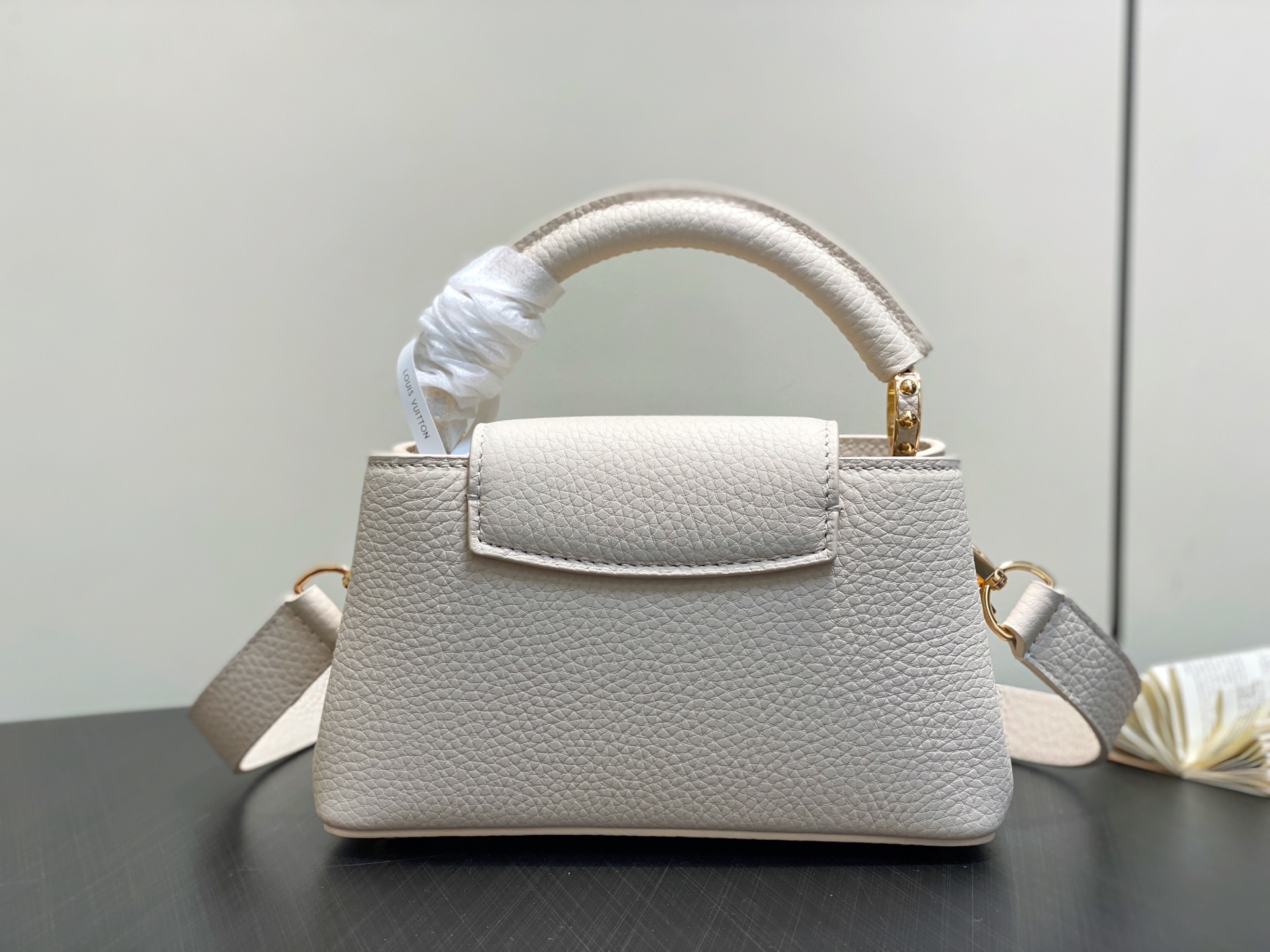 Lo*uis Vuitton Capucines East West Bag(21 x 8 x 14CM)