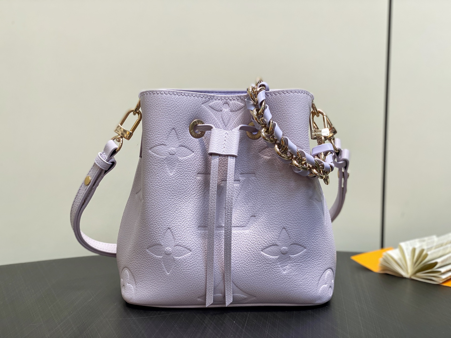 Lou*s Vuitton Dream Néonoé BB(20 x 20 x 13CM)