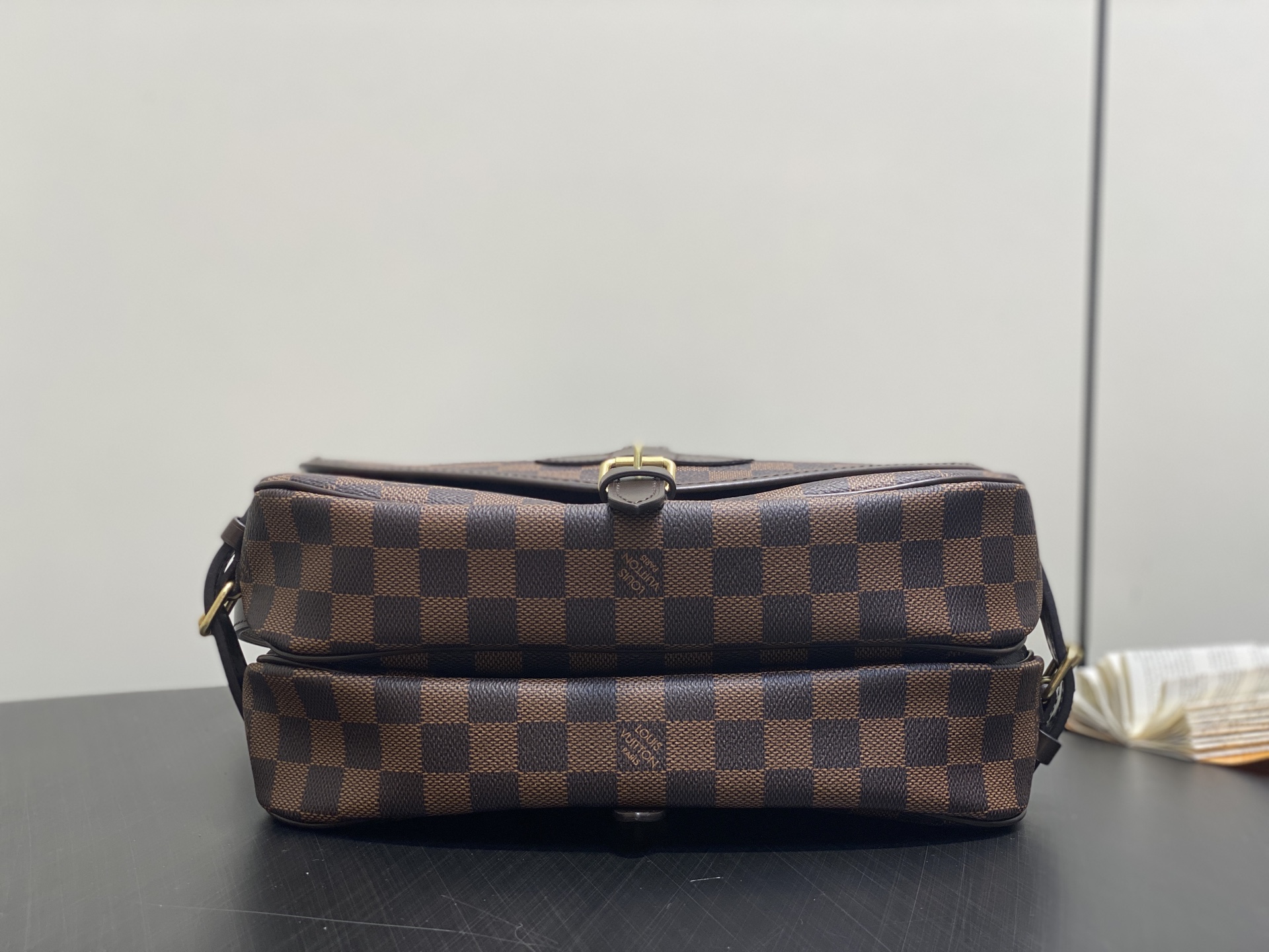 Lou*s Vuitton Saumur Bag ( 28x11x2CM)