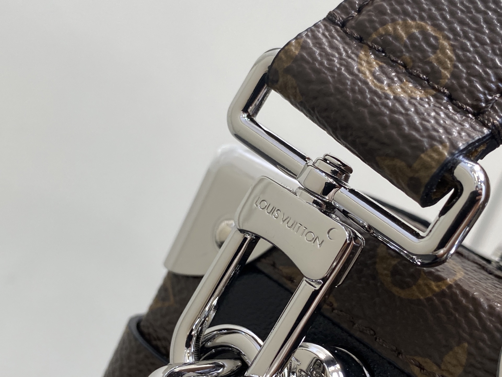 Lou*is Vuitton Side Trunk Bag (23.5 x 16.0 x 8.5CM)