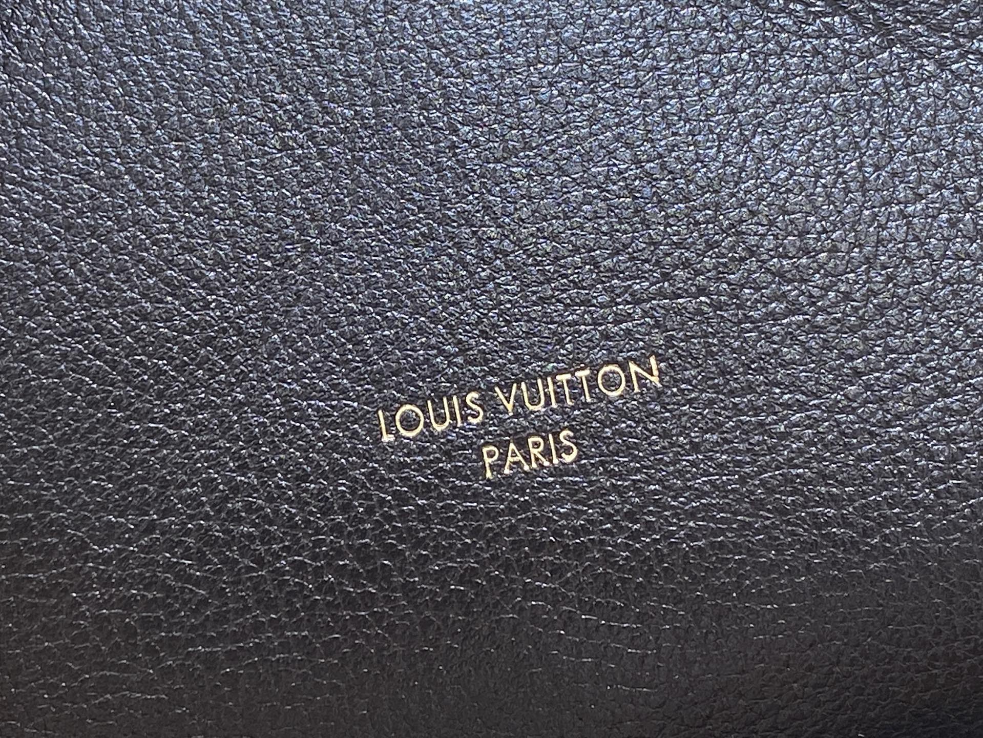 Lou*s Vuitton Express Lt Bag (24 x 18.5 x 36CM)