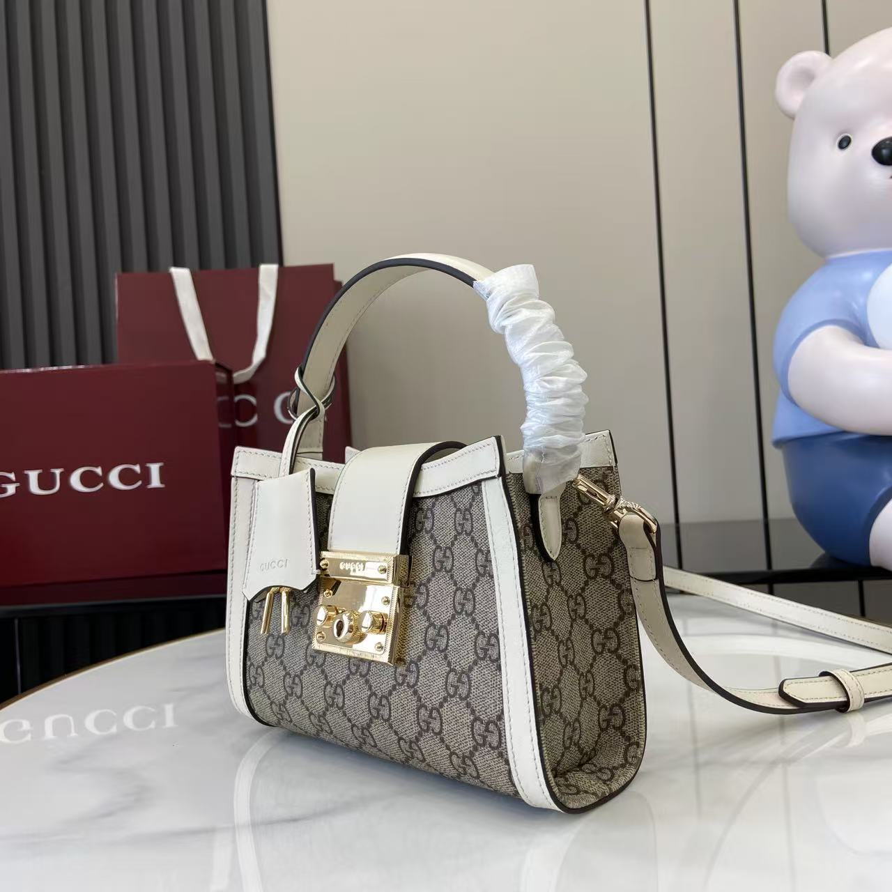 Gucc* Padlock Shoulder Bag(20*13*8CM)