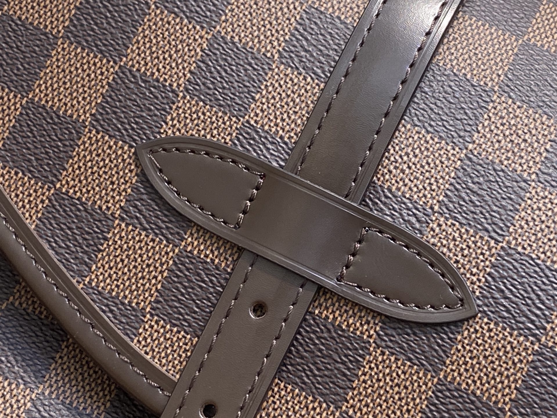 Lou*s Vuitton Saumur Bag ( 28x11x2CM)