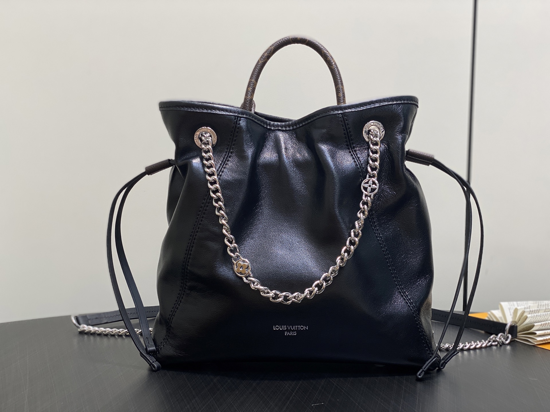 Lou*is Vuitton Off Duty Bag (25 x 10 x 24CM)