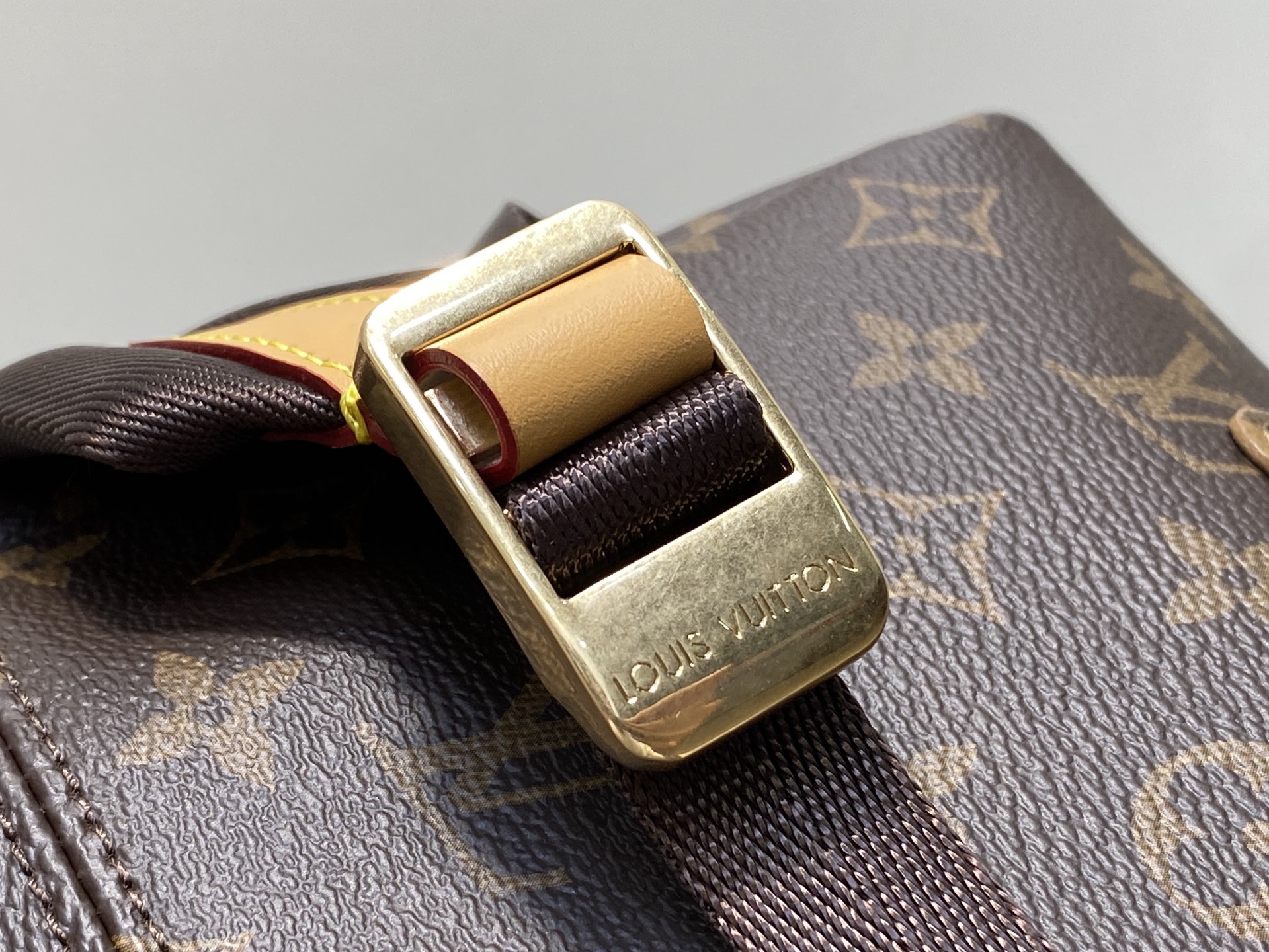 Louis Vu*tton Discovery Backpack( 29x 38x 20CM)