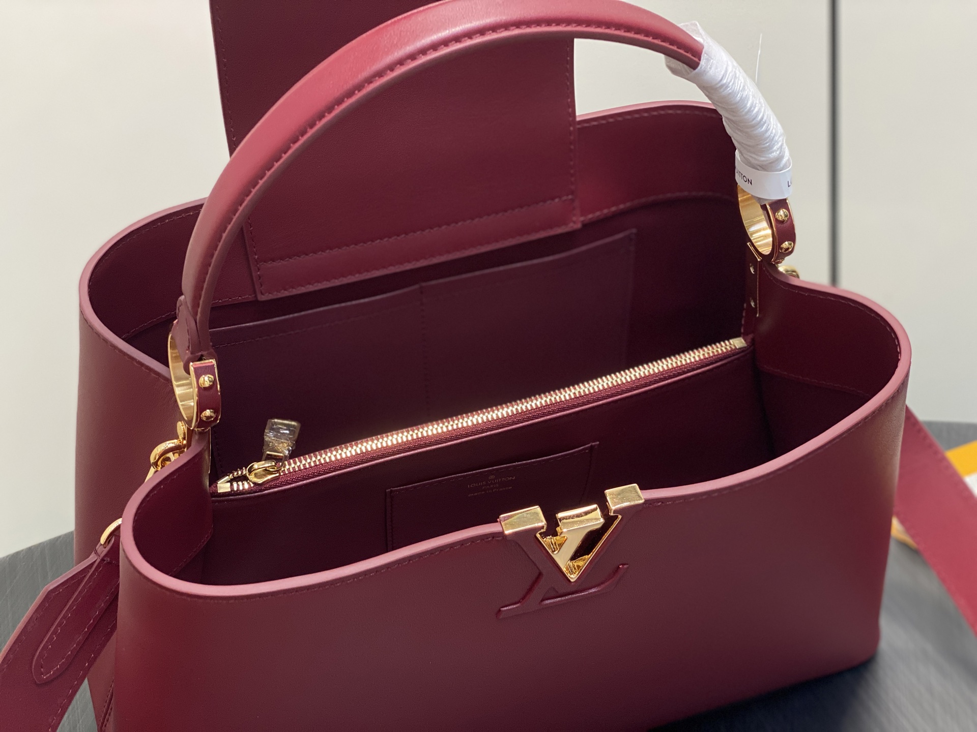 Lo*uis Vuitton Capucines Souple Bag(38 x 23 x 16CM)