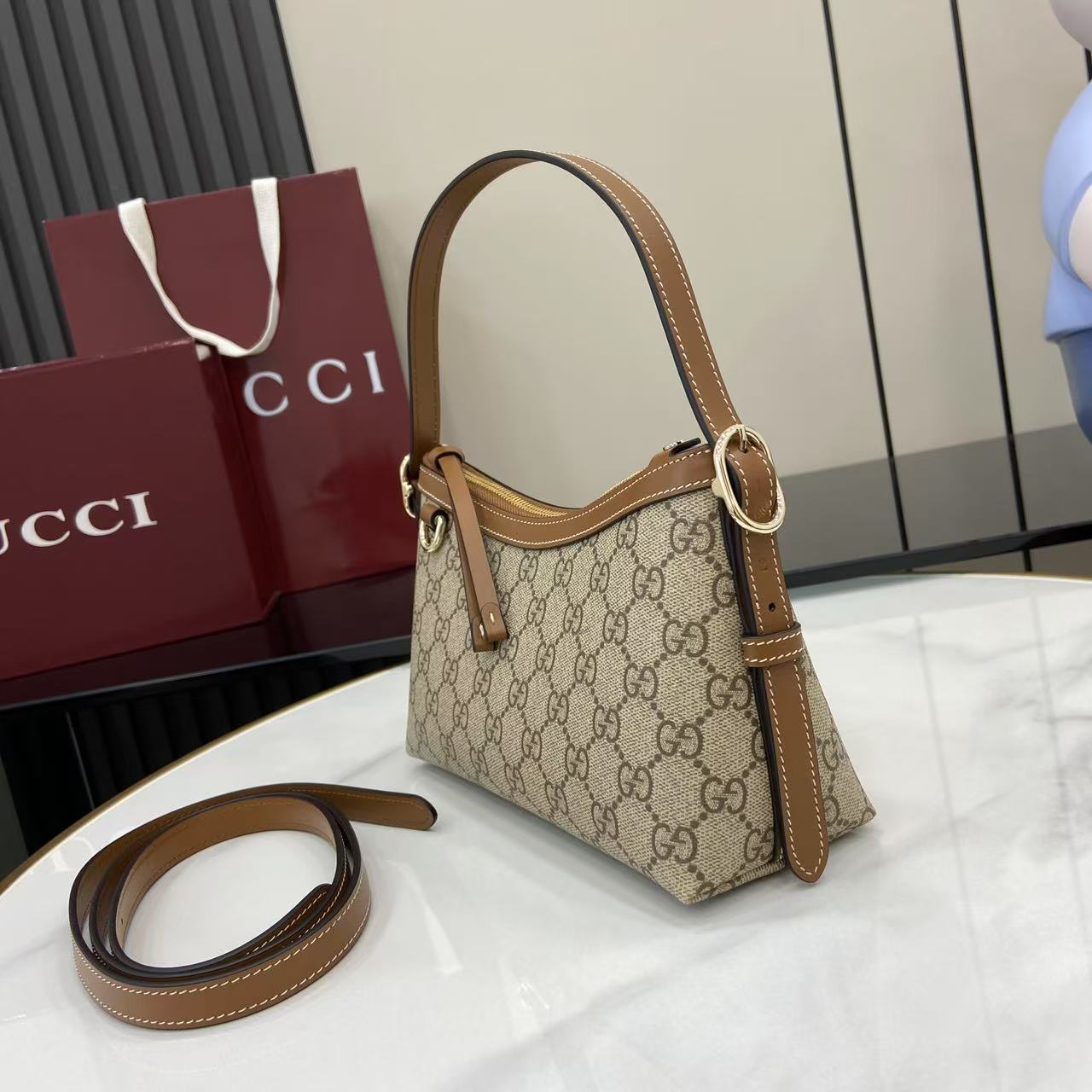 Gucc* GG Emblem Bag(22*14*8CM)