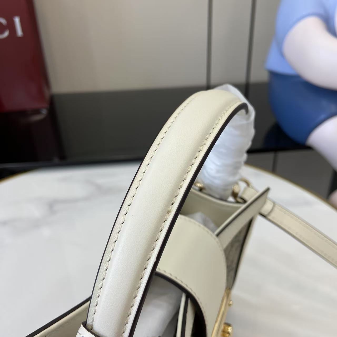 Gucc* Padlock Shoulder Bag(20*13*8CM)