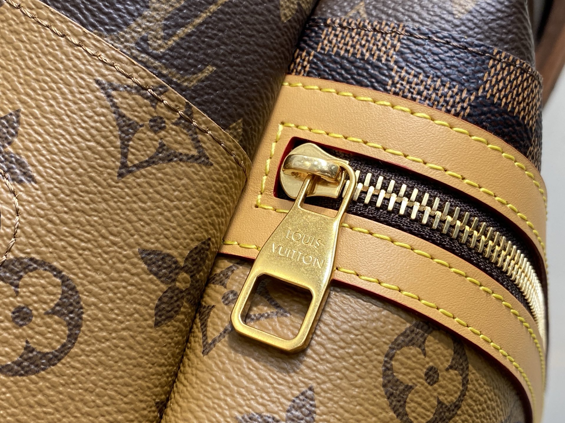 Louis Vu*tton Discovery Backpack( 29x 38x 20CM)