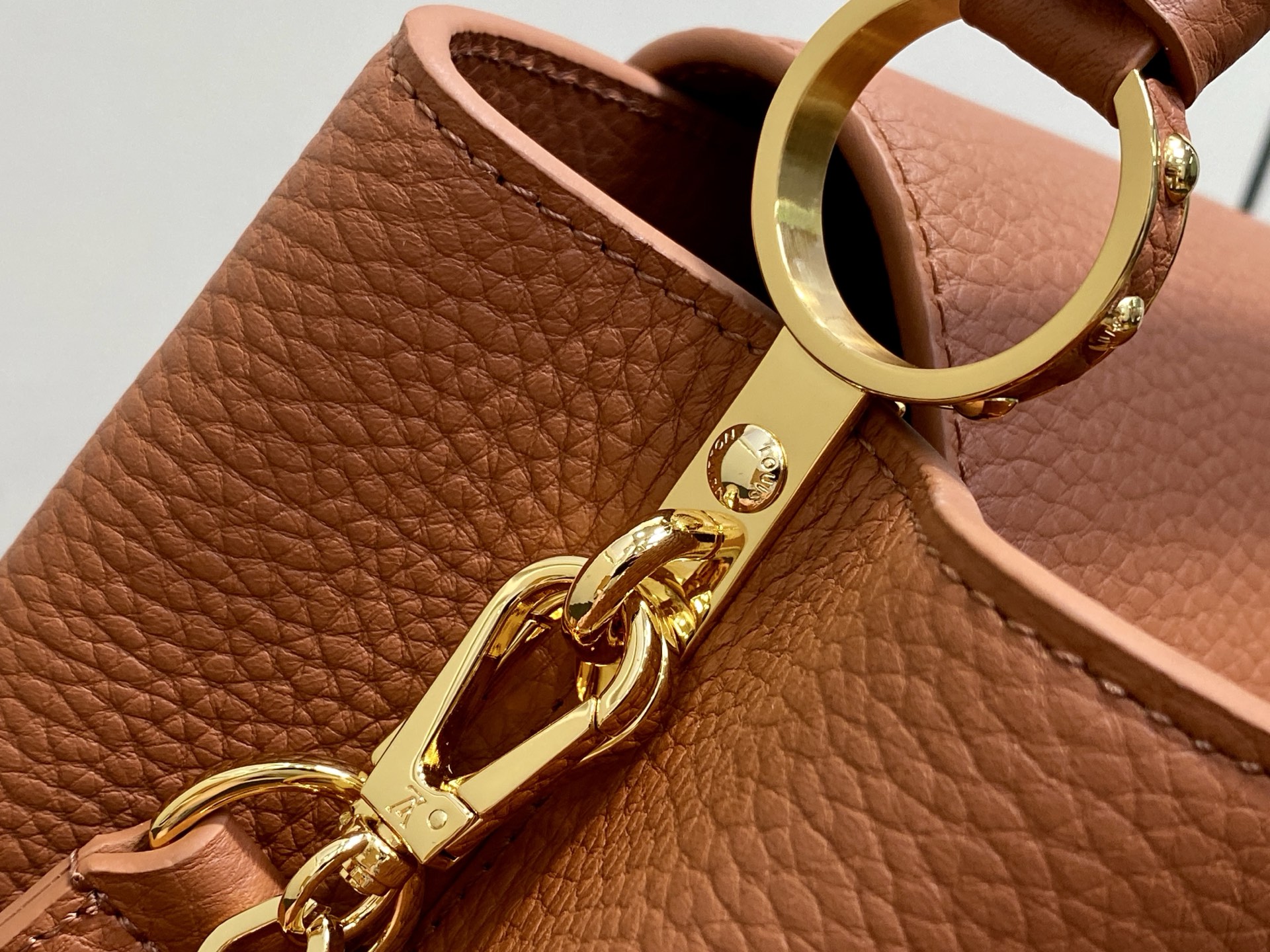 Lou*s Vuitton Capucines(27×18×9 CM)