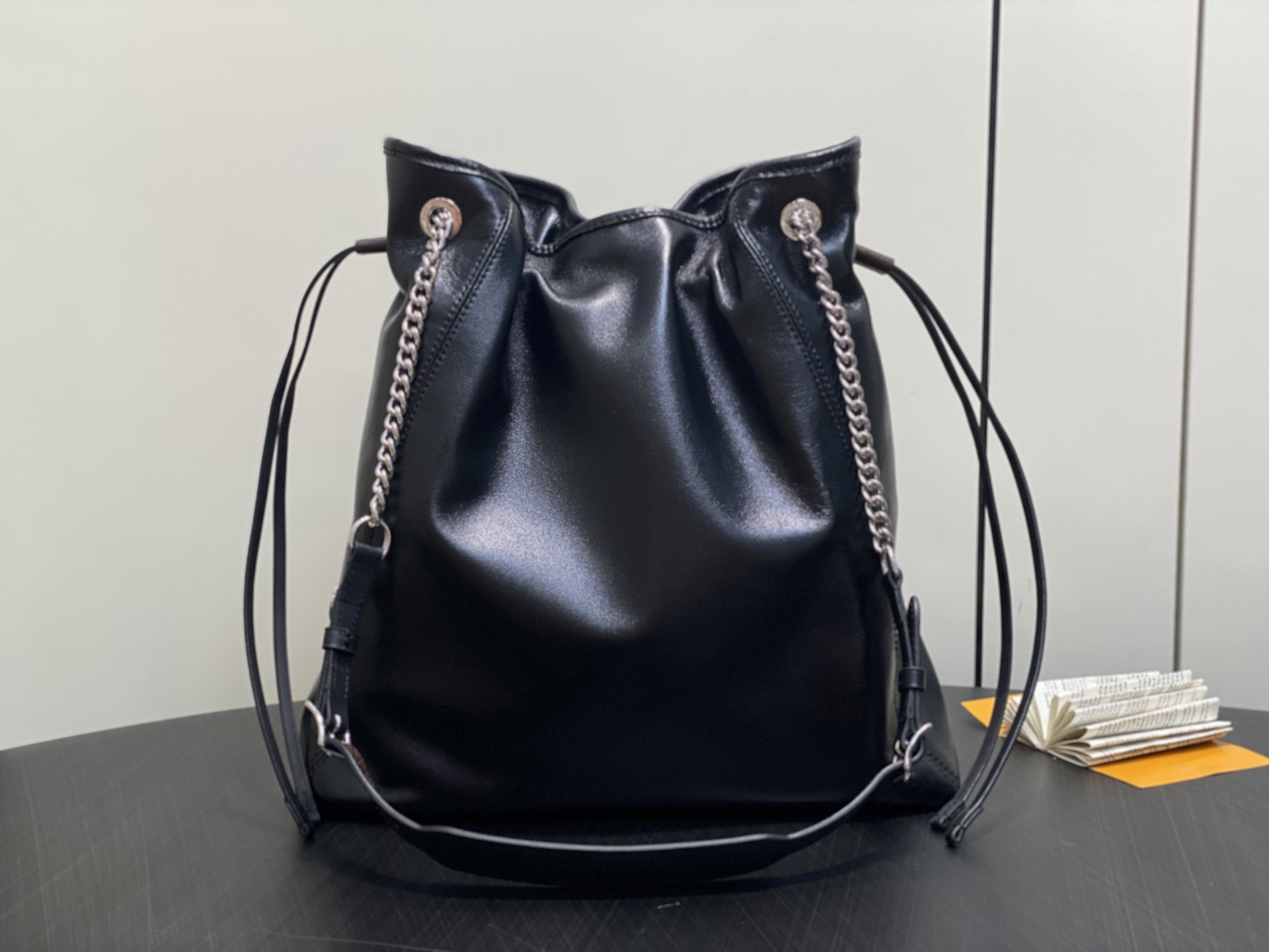 Lou*is Vuitton Off Duty Bag (24 x 11.5 x 33CM)