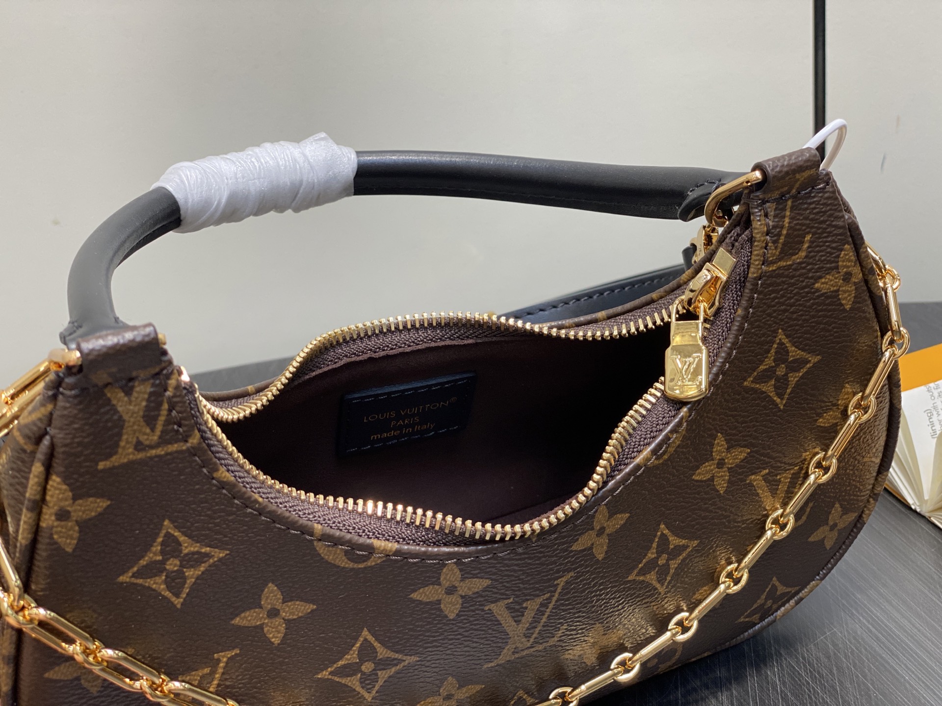 Lou*s Vuitton Catchy Bag (24x10x6CM)