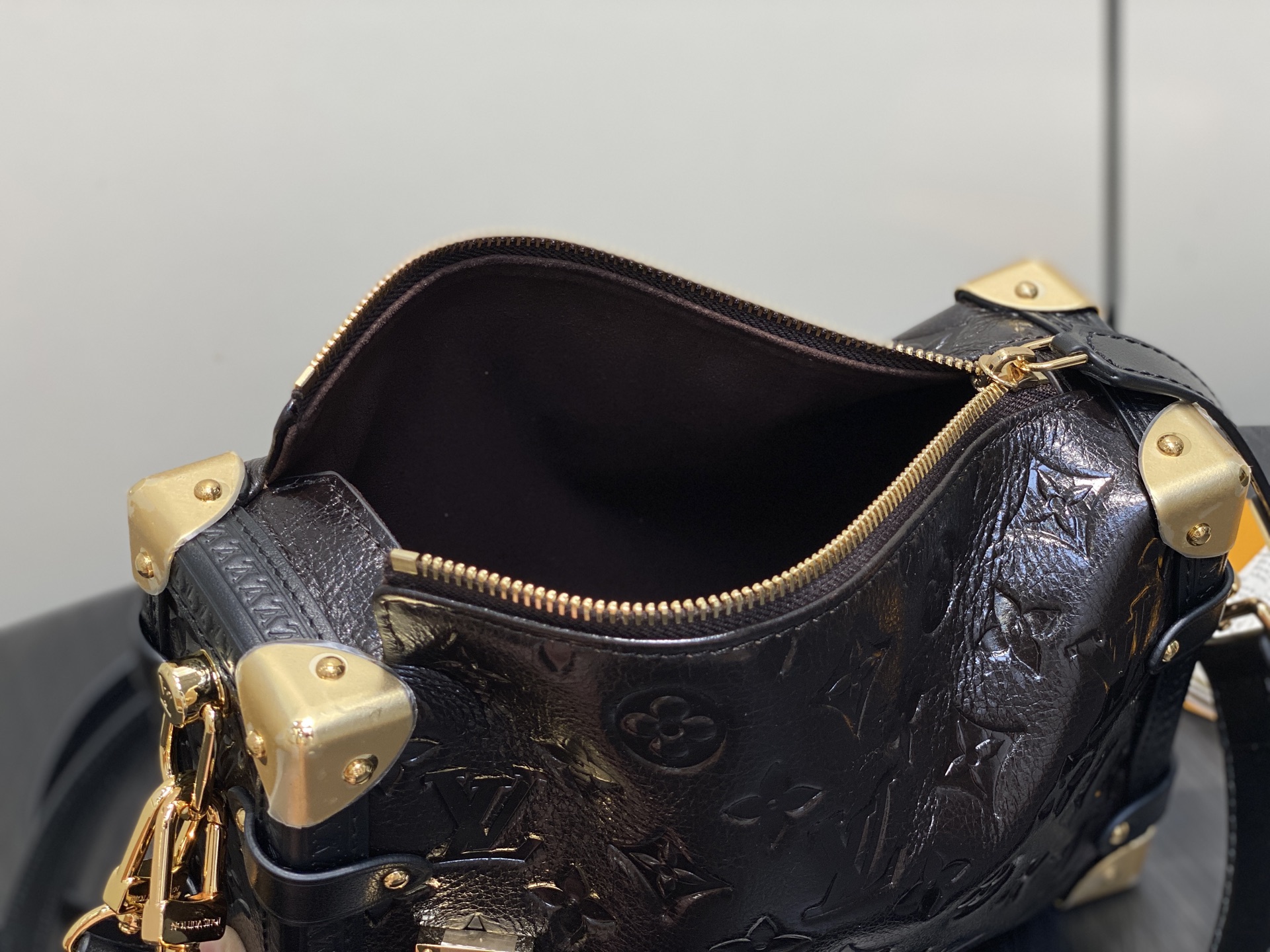 Lou*is Vuitton Side Trunk Bag (23.5 x 16.0 x 8.5CM)