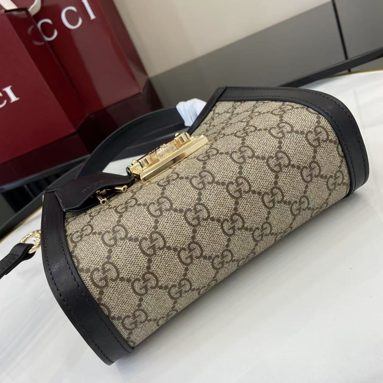 Gucc* Padlock Shoulder Bag(20*13*8CM)