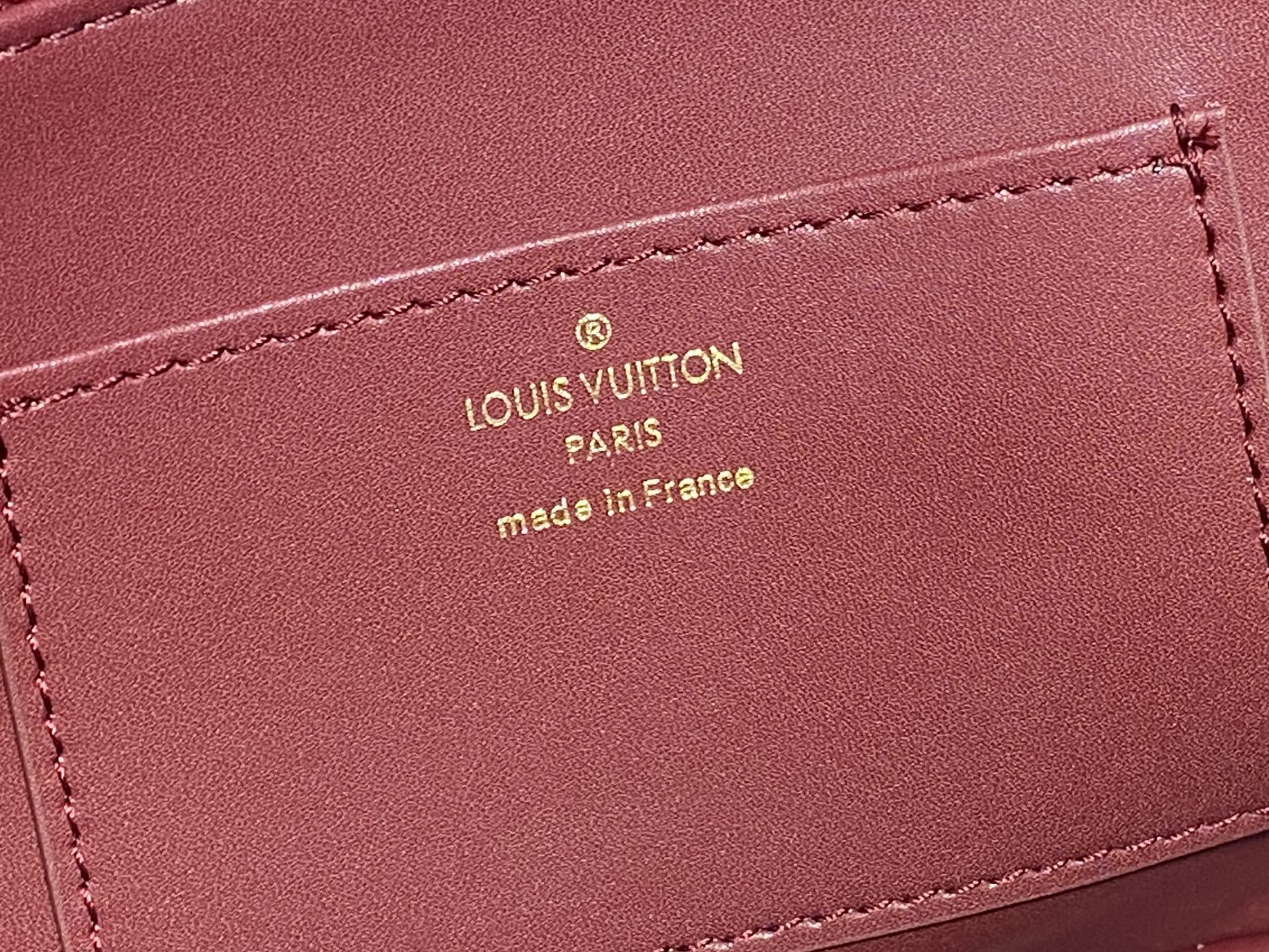 Lo*uis Vuitton Capucines Souple Bag(38 x 23 x 16CM)