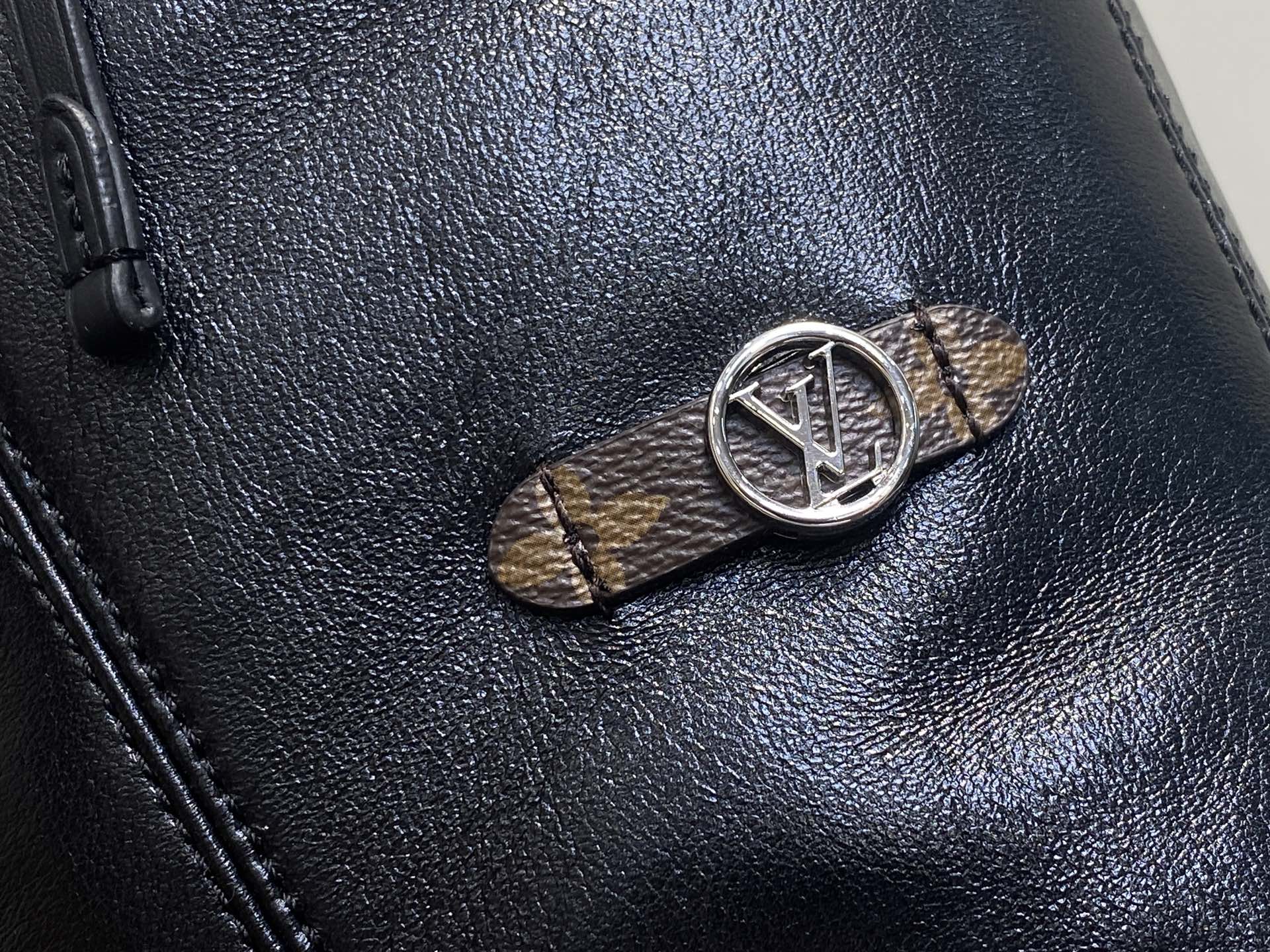 Lou*is Vuitton Off Duty Bag (24 x 11.5 x 33CM)