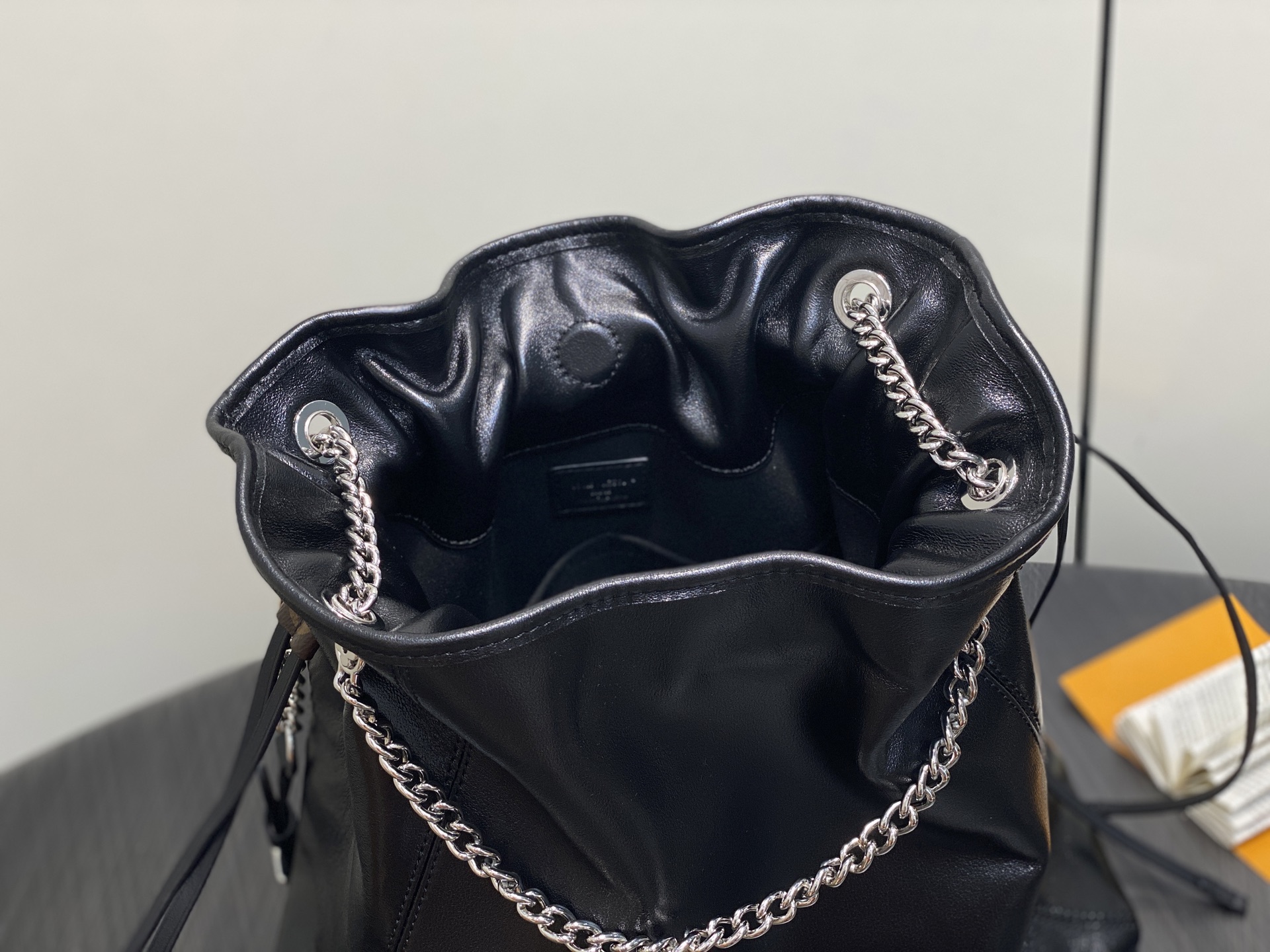 Lou*is Vuitton Off Duty Bag (24 x 11.5 x 33CM)