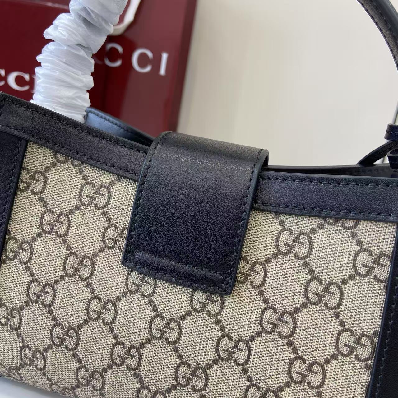 Gucc* Padlock Shoulder Bag(20*13*8CM)